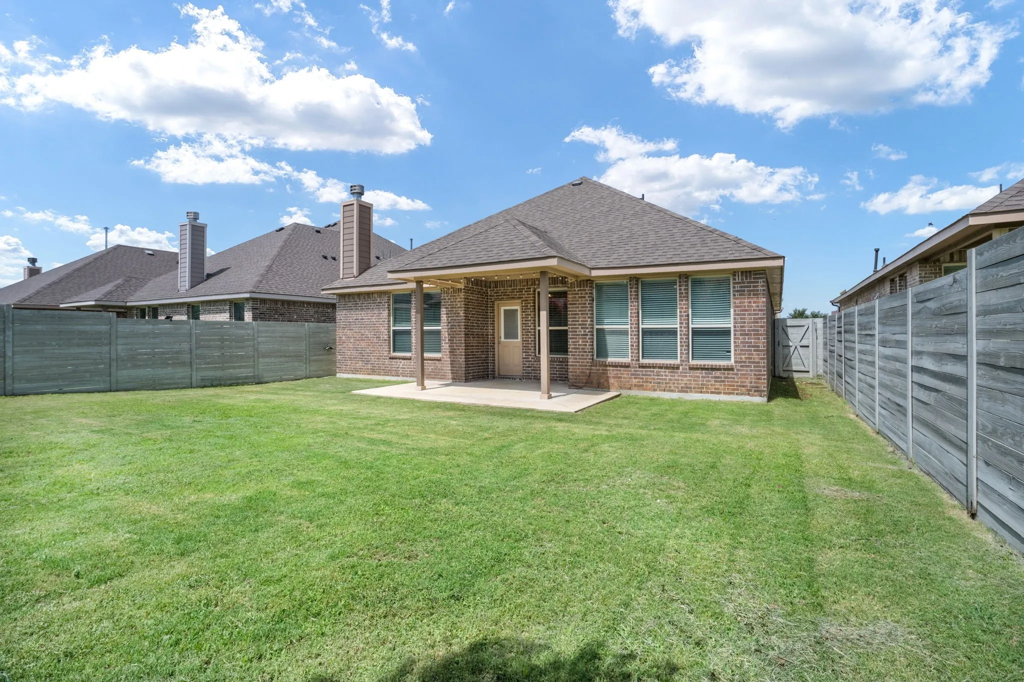 Single Family Residence For Sale in Denton County , 916 Hawks Way, Argyle, Texas 76226, 3 Bedroom, 2 Bathroom, 2 Garage spaces, 1,872 Sqft, built in 2018, mls#21308777, Real Estate Agent in Argyle, Homes For Sale in Denton county, Homes For Sale in Argyle, Realtor in Argyle Texas, Real Estate Brokerage Independent Realty Texas, Luminita Cordes Realtor