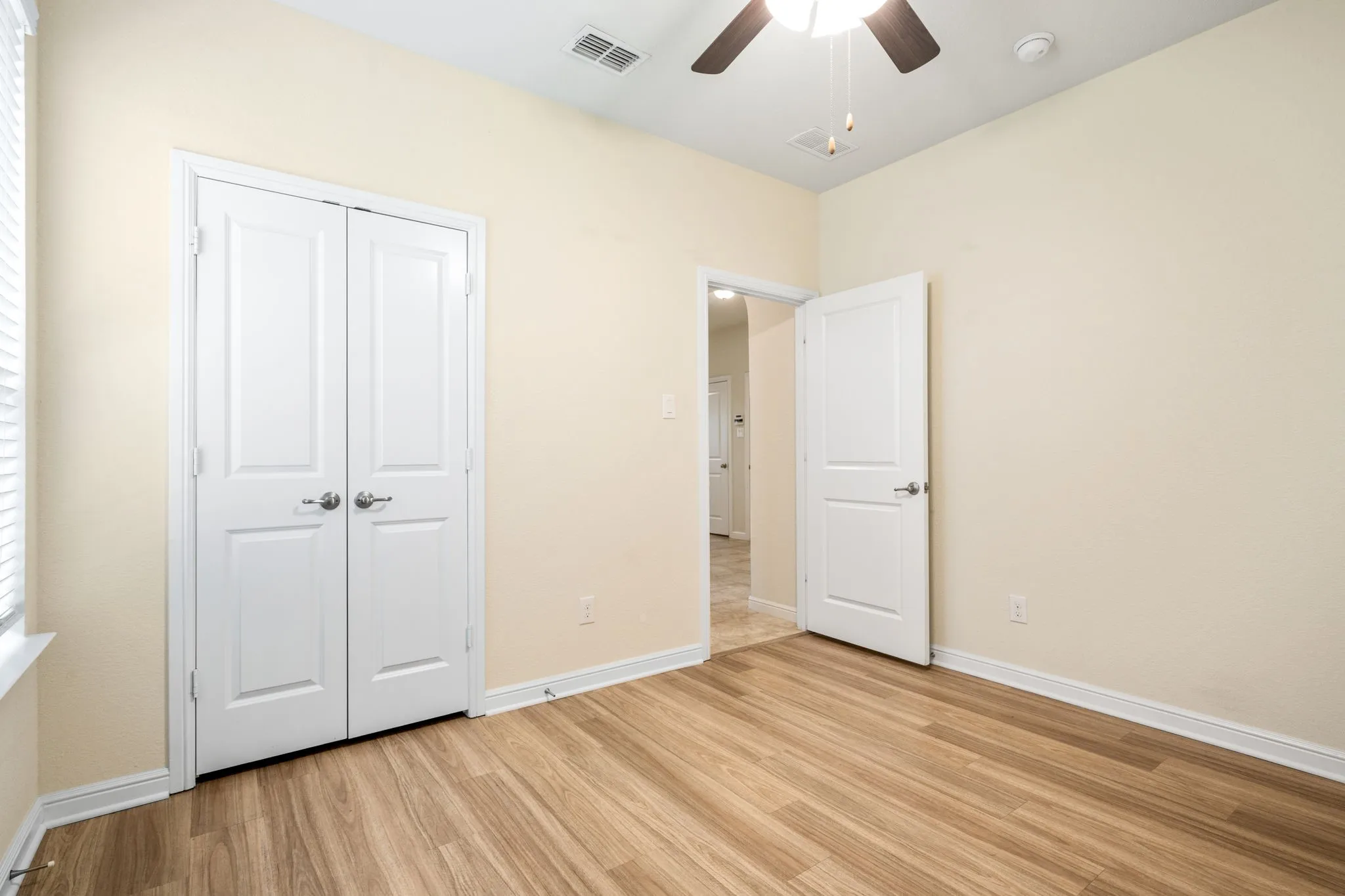 Single Family Residence For Sale in Denton County , 916 Hawks Way, Argyle, Texas 76226, 3 Bedroom, 2 Bathroom, 2 Garage spaces, 1,872 Sqft, built in 2018, mls#21308777, Real Estate Agent in Argyle, Homes For Sale in Denton county, Homes For Sale in Argyle, Realtor in Argyle Texas, Real Estate Brokerage Independent Realty Texas, Luminita Cordes Realtor