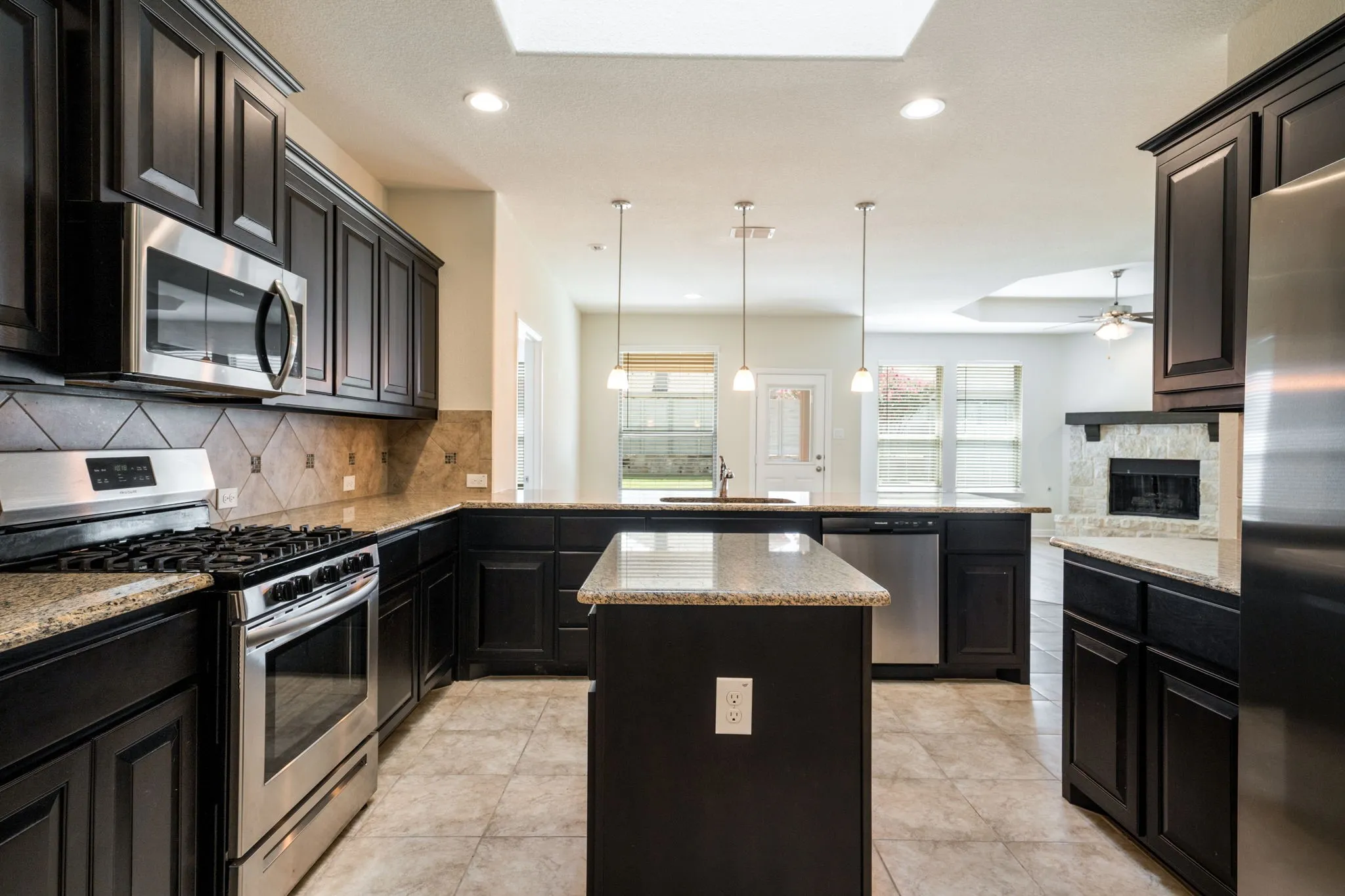 Single Family Residence For Sale in Denton County , 916 Hawks Way, Argyle, Texas 76226, 3 Bedroom, 2 Bathroom, 2 Garage spaces, 1,872 Sqft, built in 2018, mls#21308777, Real Estate Agent in Argyle, Homes For Sale in Denton county, Homes For Sale in Argyle, Realtor in Argyle Texas, Real Estate Brokerage Independent Realty Texas, Luminita Cordes Realtor