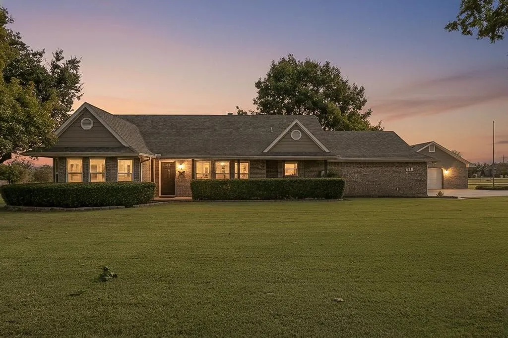 Single Family Residence For Sale in Rockwall County , 116 Quinta Circle, Royse City, Texas 75189, 3 Bedroom, 2 Bathroom, 3 Garage spaces, 1,761 Sqft, built in 1995, mls#21308345, Real Estate Agent in Royse City, Homes For Sale in Rockwall county, Homes For Sale in Royse City, Realtor in Royse City Texas, Real Estate Brokerage Independent Realty Texas, Luminita Cordes Realtor