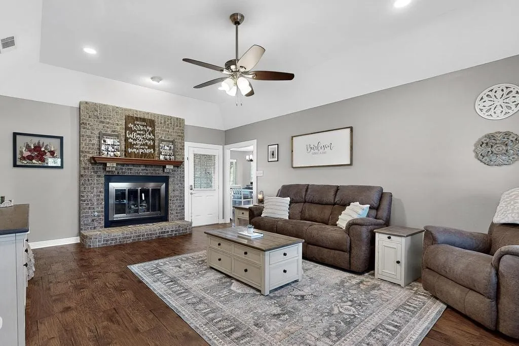 Single Family Residence For Sale in Rockwall County , 116 Quinta Circle, Royse City, Texas 75189, 3 Bedroom, 2 Bathroom, 3 Garage spaces, 1,761 Sqft, built in 1995, mls#21308345, Real Estate Agent in Royse City, Homes For Sale in Rockwall county, Homes For Sale in Royse City, Realtor in Royse City Texas, Real Estate Brokerage Independent Realty Texas, Luminita Cordes Realtor