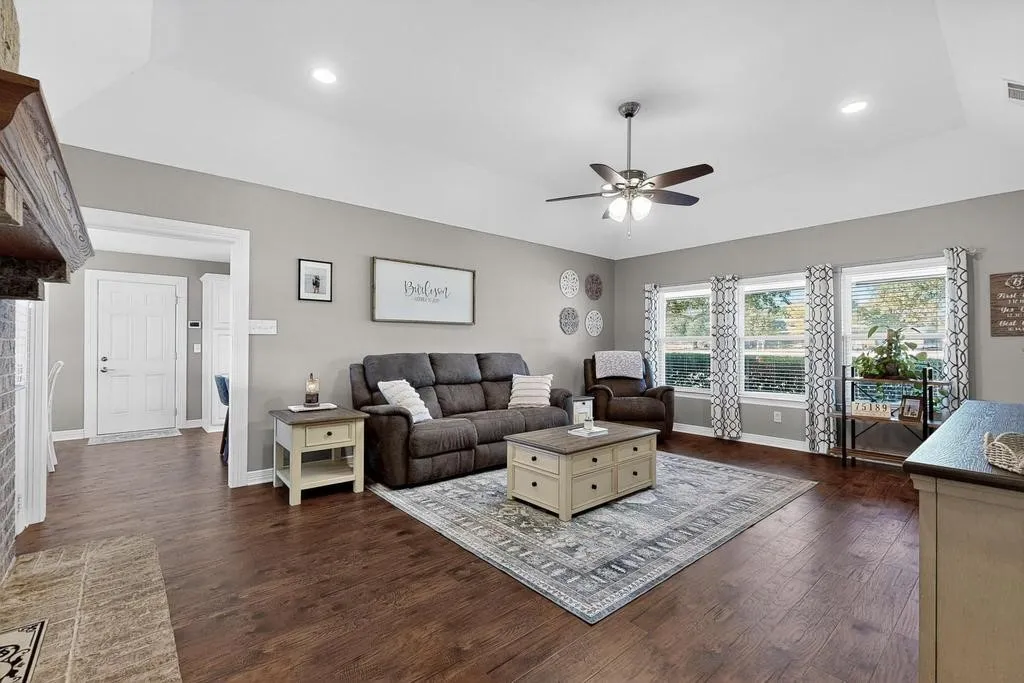 Single Family Residence For Sale in Rockwall County , 116 Quinta Circle, Royse City, Texas 75189, 3 Bedroom, 2 Bathroom, 3 Garage spaces, 1,761 Sqft, built in 1995, mls#21308345, Real Estate Agent in Royse City, Homes For Sale in Rockwall county, Homes For Sale in Royse City, Realtor in Royse City Texas, Real Estate Brokerage Independent Realty Texas, Luminita Cordes Realtor