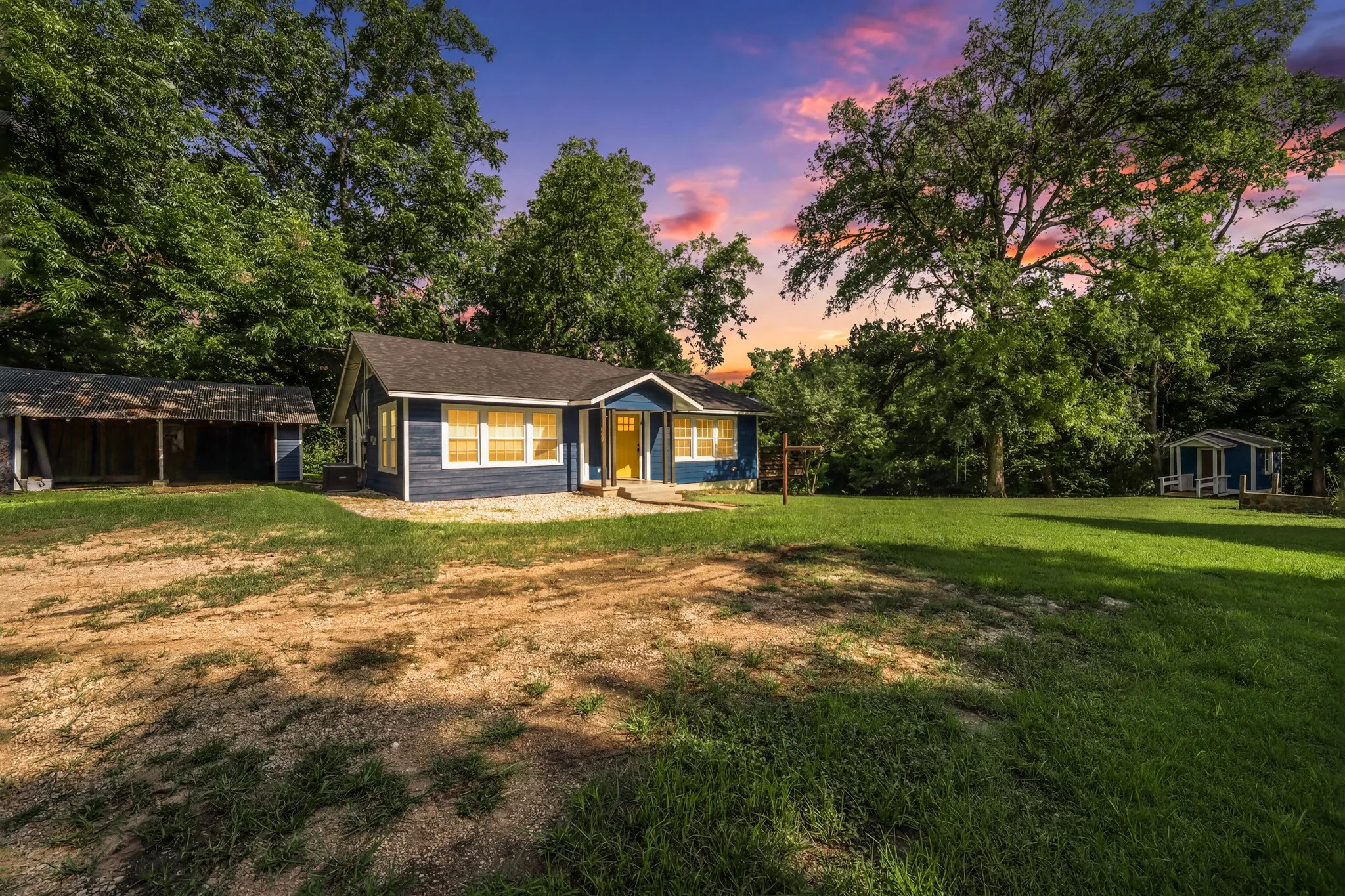 Single Family Residence For Sale in Bosque County , 603 E Avenue A, Valley Mills, Texas 76689, 2 Bedroom, 1 Bathroom, 2 Garage spaces, 1,081 Sqft, built in 1945, mls#21308687, Real Estate Agent in Valley Mills, Homes For Sale in Bosque county, Homes For Sale in Valley Mills, Realtor in Valley Mills Texas, Real Estate Brokerage Independent Realty Texas, Luminita Cordes Realtor