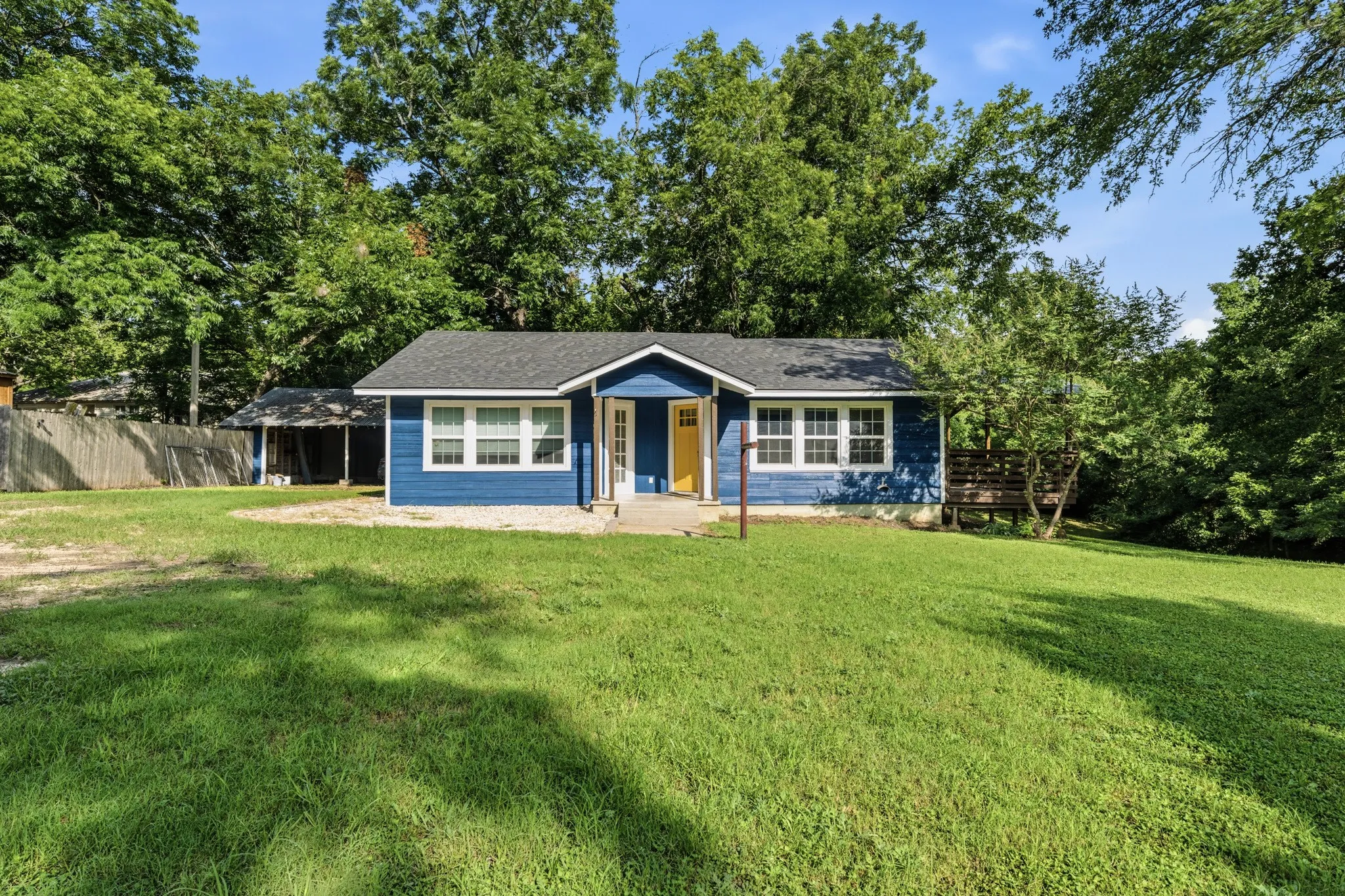 Single Family Residence For Sale in Bosque County , 603 E Avenue A, Valley Mills, Texas 76689, 2 Bedroom, 1 Bathroom, 2 Garage spaces, 1,081 Sqft, built in 1945, mls#21308687, Real Estate Agent in Valley Mills, Homes For Sale in Bosque county, Homes For Sale in Valley Mills, Realtor in Valley Mills Texas, Real Estate Brokerage Independent Realty Texas, Luminita Cordes Realtor