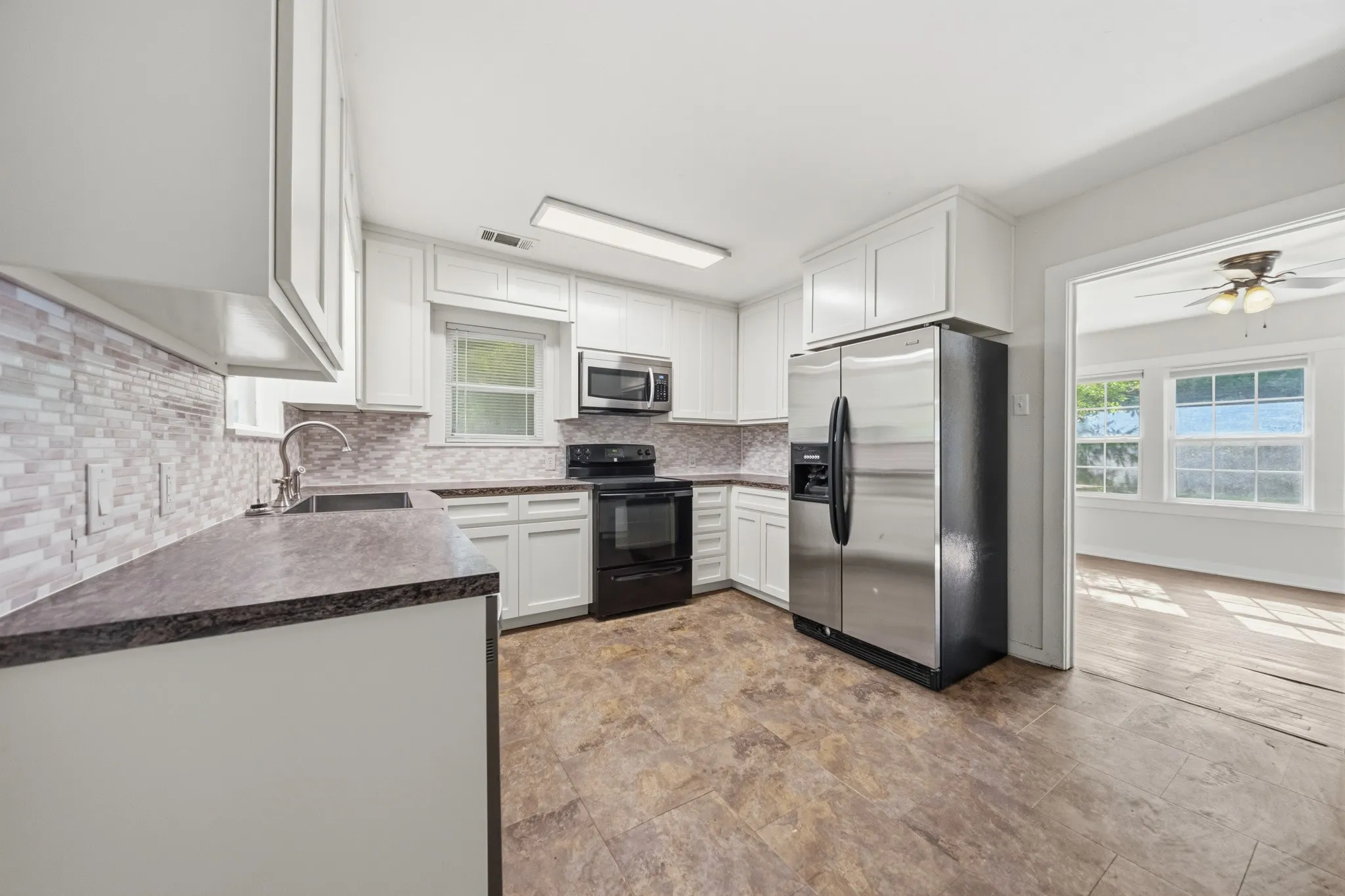 Single Family Residence For Sale in Bosque County , 603 E Avenue A, Valley Mills, Texas 76689, 2 Bedroom, 1 Bathroom, 2 Garage spaces, 1,081 Sqft, built in 1945, mls#21308687, Real Estate Agent in Valley Mills, Homes For Sale in Bosque county, Homes For Sale in Valley Mills, Realtor in Valley Mills Texas, Real Estate Brokerage Independent Realty Texas, Luminita Cordes Realtor