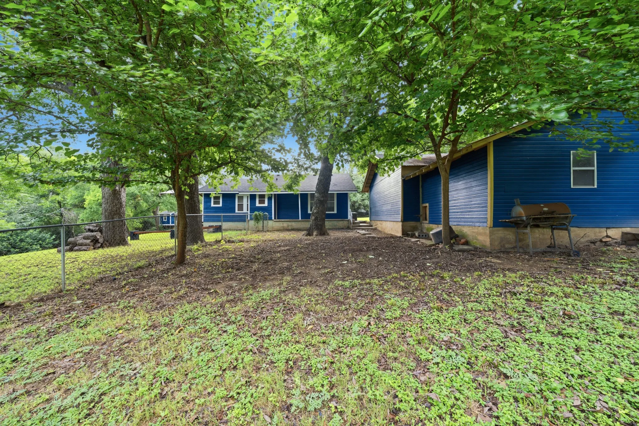 Single Family Residence For Sale in Bosque County , 603 E Avenue A, Valley Mills, Texas 76689, 2 Bedroom, 1 Bathroom, 2 Garage spaces, 1,081 Sqft, built in 1945, mls#21308687, Real Estate Agent in Valley Mills, Homes For Sale in Bosque county, Homes For Sale in Valley Mills, Realtor in Valley Mills Texas, Real Estate Brokerage Independent Realty Texas, Luminita Cordes Realtor