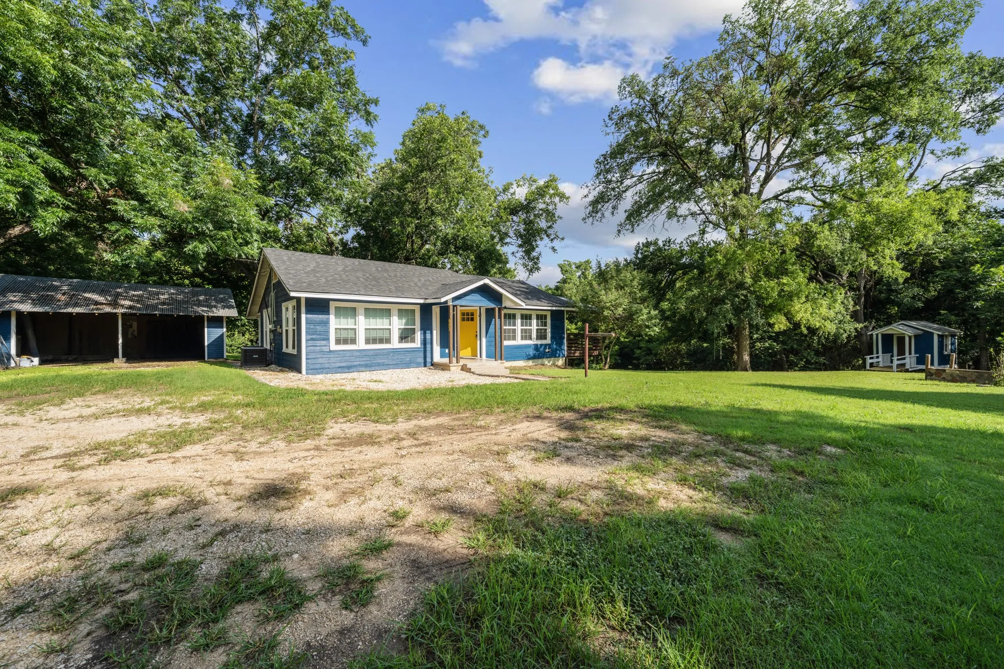 Single Family Residence For Sale in Bosque County , 603 E Avenue A, Valley Mills, Texas 76689, 2 Bedroom, 1 Bathroom, 2 Garage spaces, 1,081 Sqft, built in 1945, mls#21308687, Real Estate Agent in Valley Mills, Homes For Sale in Bosque county, Homes For Sale in Valley Mills, Realtor in Valley Mills Texas, Real Estate Brokerage Independent Realty Texas, Luminita Cordes Realtor
