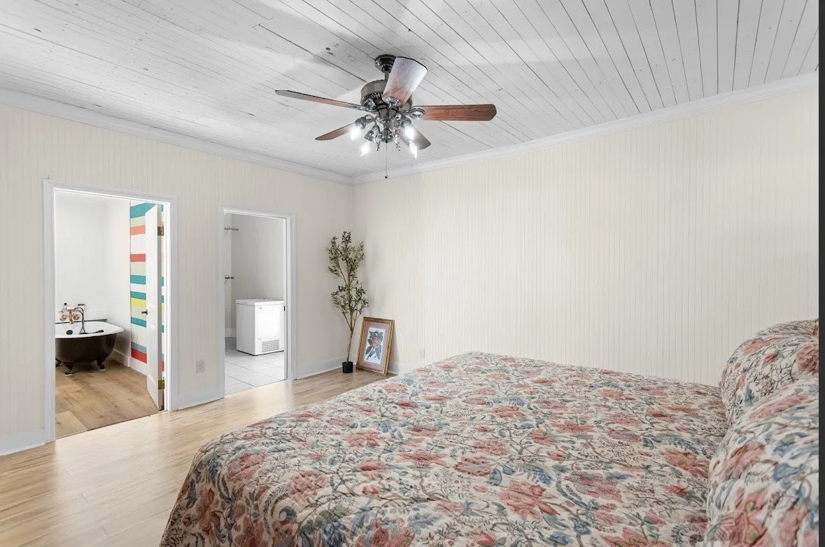 Single Family Residence For Sale in Bosque County , 1003 W 5th Street, Clifton, Texas 76634, 2 Bedroom, 3 Bathroom, Garage spaces, 1,520 Sqft, built in 1930, mls#21308800, Real Estate Agent in Clifton, Homes For Sale in Bosque county, Homes For Sale in Clifton, Realtor in Clifton Texas, Real Estate Brokerage Independent Realty Texas, Luminita Cordes Realtor