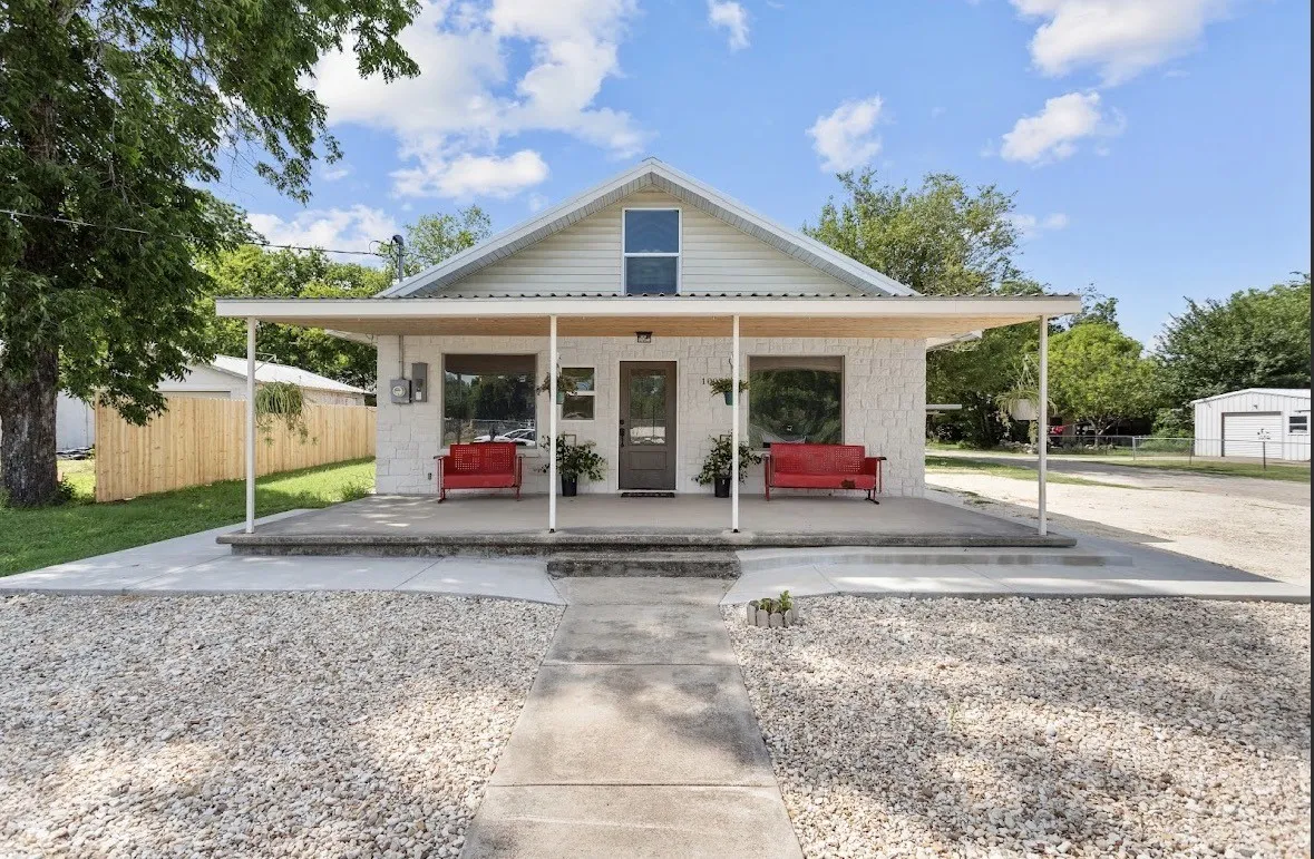 Single Family Residence For Sale in Bosque County , 1003 W 5th Street, Clifton, Texas 76634, 2 Bedroom, 3 Bathroom, Garage spaces, 1,520 Sqft, built in 1930, mls#21308800, Real Estate Agent in Clifton, Homes For Sale in Bosque county, Homes For Sale in Clifton, Realtor in Clifton Texas, Real Estate Brokerage Independent Realty Texas, Luminita Cordes Realtor