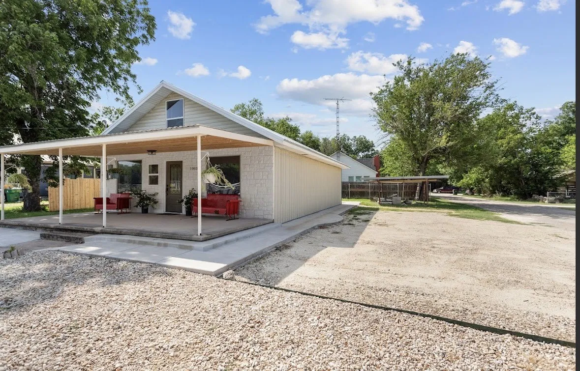 Single Family Residence For Sale in Bosque County , 1003 W 5th Street, Clifton, Texas 76634, 2 Bedroom, 3 Bathroom, Garage spaces, 1,520 Sqft, built in 1930, mls#21308800, Real Estate Agent in Clifton, Homes For Sale in Bosque county, Homes For Sale in Clifton, Realtor in Clifton Texas, Real Estate Brokerage Independent Realty Texas, Luminita Cordes Realtor
