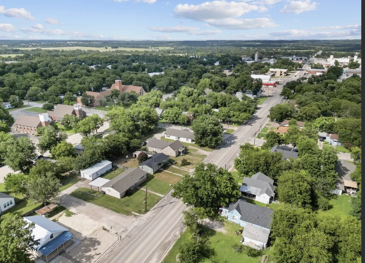 Single Family Residence For Sale in Bosque County , 1003 W 5th Street, Clifton, Texas 76634, 2 Bedroom, 3 Bathroom, Garage spaces, 1,520 Sqft, built in 1930, mls#21308800, Real Estate Agent in Clifton, Homes For Sale in Bosque county, Homes For Sale in Clifton, Realtor in Clifton Texas, Real Estate Brokerage Independent Realty Texas, Luminita Cordes Realtor