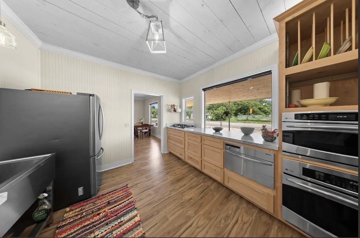 Single Family Residence For Sale in Bosque County , 1003 W 5th Street, Clifton, Texas 76634, 2 Bedroom, 3 Bathroom, Garage spaces, 1,520 Sqft, built in 1930, mls#21308800, Real Estate Agent in Clifton, Homes For Sale in Bosque county, Homes For Sale in Clifton, Realtor in Clifton Texas, Real Estate Brokerage Independent Realty Texas, Luminita Cordes Realtor