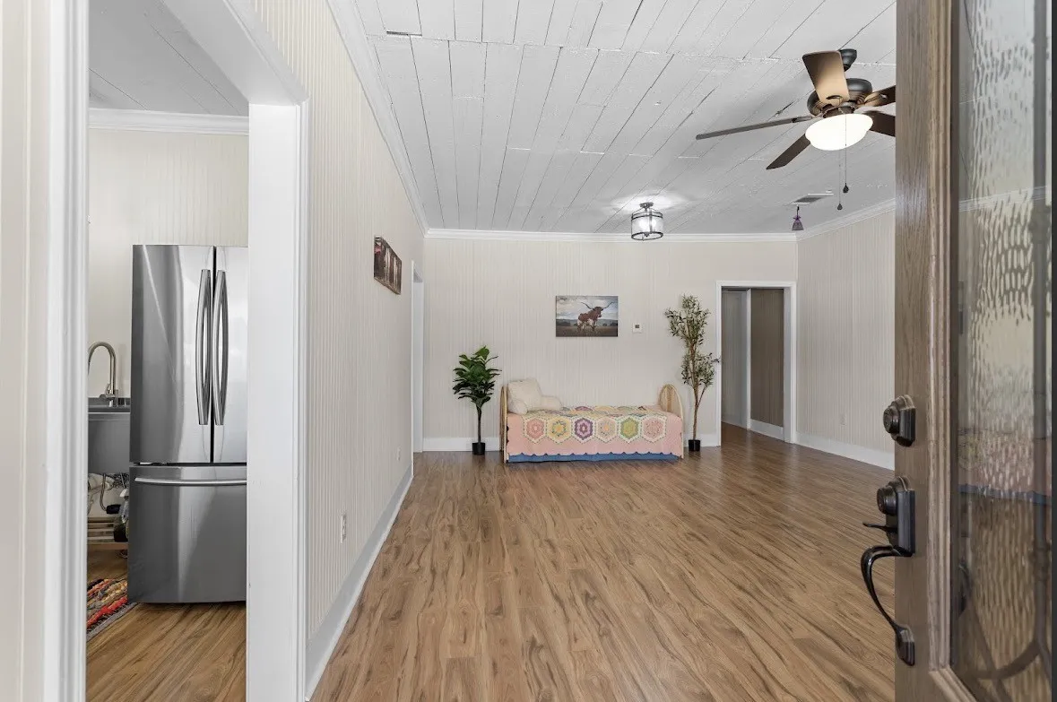 Single Family Residence For Sale in Bosque County , 1003 W 5th Street, Clifton, Texas 76634, 2 Bedroom, 3 Bathroom, Garage spaces, 1,520 Sqft, built in 1930, mls#21308800, Real Estate Agent in Clifton, Homes For Sale in Bosque county, Homes For Sale in Clifton, Realtor in Clifton Texas, Real Estate Brokerage Independent Realty Texas, Luminita Cordes Realtor