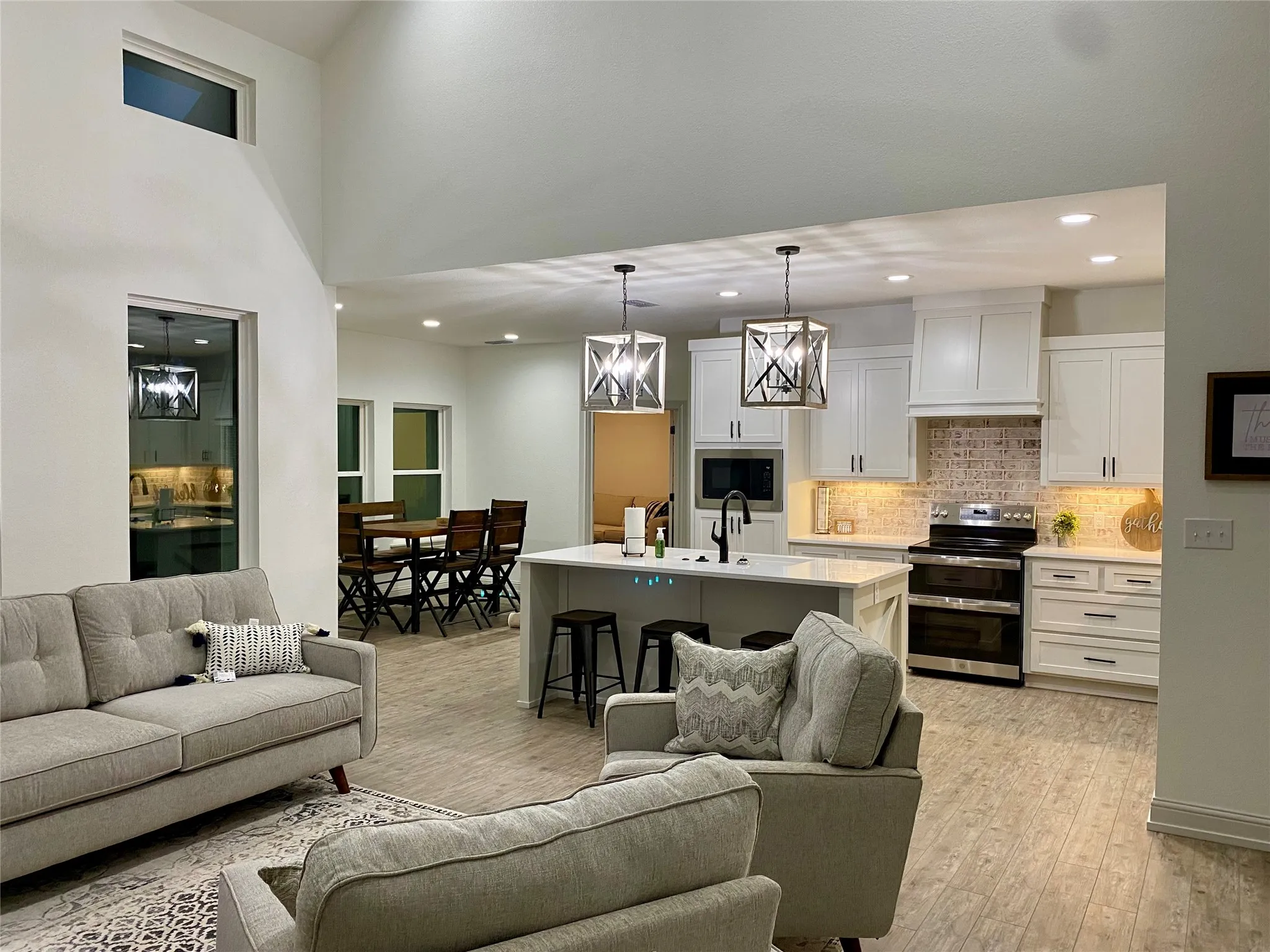 Single Family Residence For Sale in Taylor County , 3317 Front Drive 9, Abilene, Texas 79606, 4 Bedrooms, 4 Bathrooms, 2 Garage spaces, 2,402 Sqft, built in 2021, Price $480,000, mls#21308799, Real Estate Agent in Abilene, Homes For Sale in Taylor county, Homes For Sale in Abilene, Realtor in Abilene Texas, Real Estate Brokerage Independent Realty Texas, Luminita Cordes Realtor