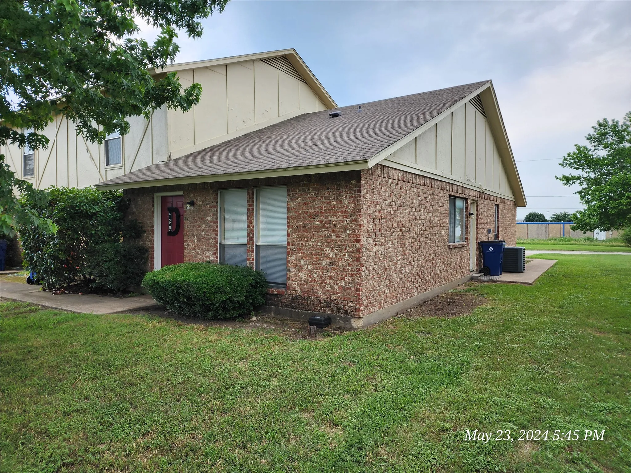 Quadruplex For Rent in Johnson County , 429 Thomas Street SW D, Burleson, Texas 76028, 2 Bedroom, 1 Bathroom, Garage spaces, 1,014 Sqft, built in 1983, mls#21272753, Real Estate Agent in Burleson, Homes For Rent in Johnson county, Homes For Rent in Burleson, Realtor in Burleson Texas, Real Estate Brokerage Independent Realty Texas, Luminita Cordes Realtor