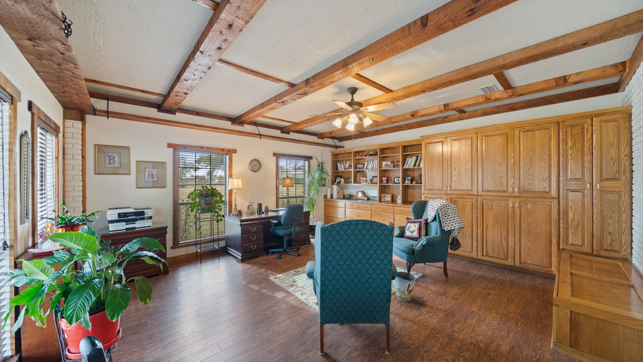 Single Family Residence For Sale in Kaufman County , 12525 County Road 4083, Scurry, Texas 75158, 3 Bedroom, 2 Bathroom, Garage spaces, 2,206 Sqft, built in 1996, mls#21308804, Real Estate Agent in Scurry, Homes For Sale in Kaufman county, Homes For Sale in Scurry, Realtor in Scurry Texas, Real Estate Brokerage Independent Realty Texas, Luminita Cordes Realtor