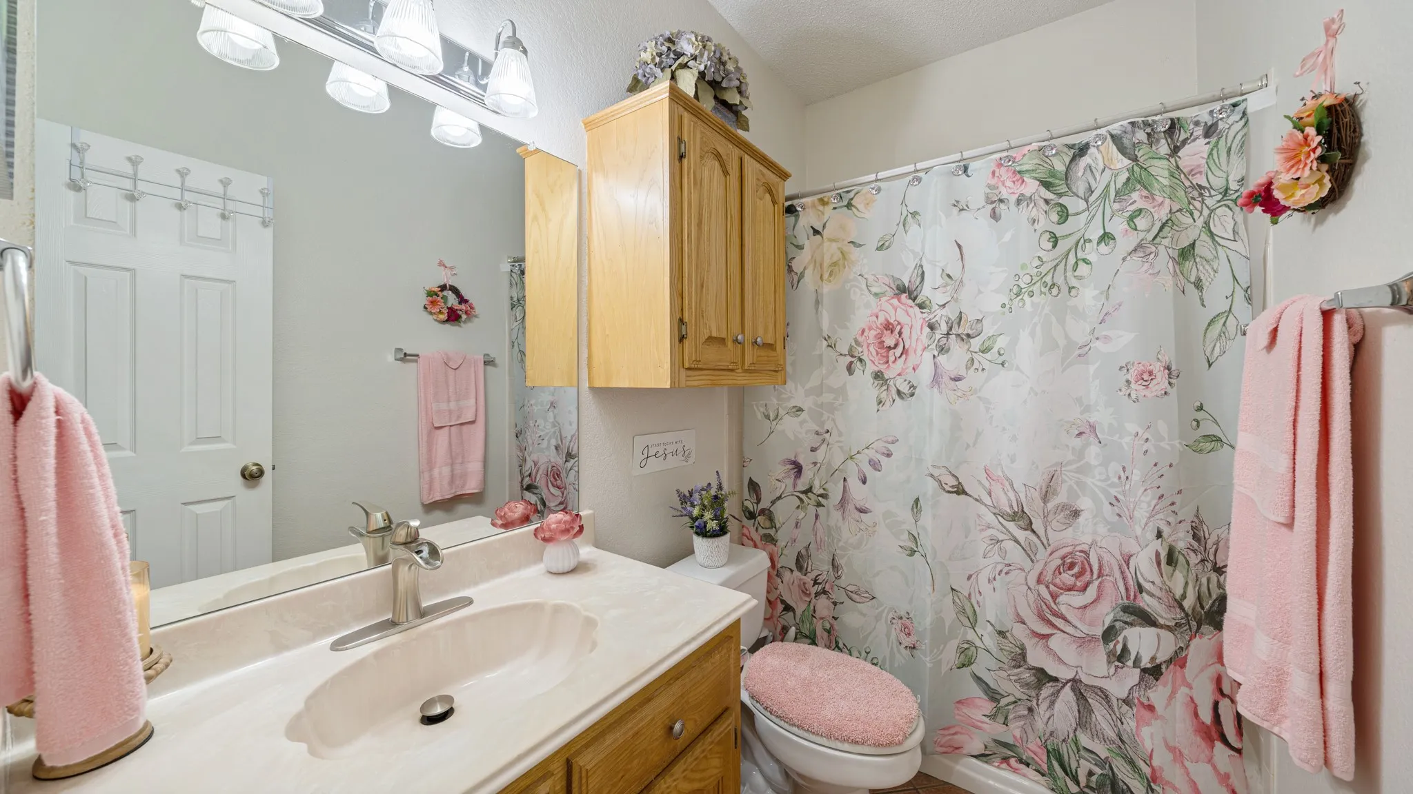 Single Family Residence For Sale in Kaufman County , 12525 County Road 4083, Scurry, Texas 75158, 3 Bedroom, 2 Bathroom, Garage spaces, 2,206 Sqft, built in 1996, mls#21308804, Real Estate Agent in Scurry, Homes For Sale in Kaufman county, Homes For Sale in Scurry, Realtor in Scurry Texas, Real Estate Brokerage Independent Realty Texas, Luminita Cordes Realtor