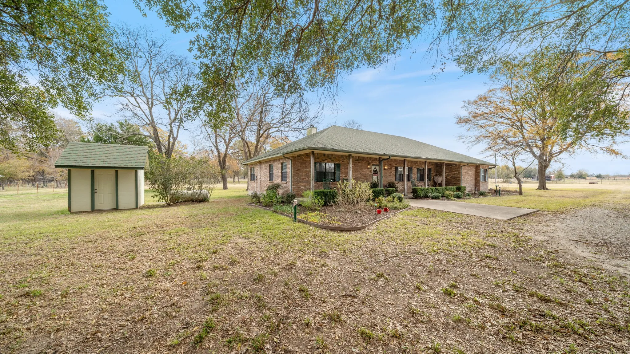Single Family Residence For Sale in Kaufman County , 12525 County Road 4083, Scurry, Texas 75158, 3 Bedroom, 2 Bathroom, Garage spaces, 2,206 Sqft, built in 1996, mls#21308804, Real Estate Agent in Scurry, Homes For Sale in Kaufman county, Homes For Sale in Scurry, Realtor in Scurry Texas, Real Estate Brokerage Independent Realty Texas, Luminita Cordes Realtor