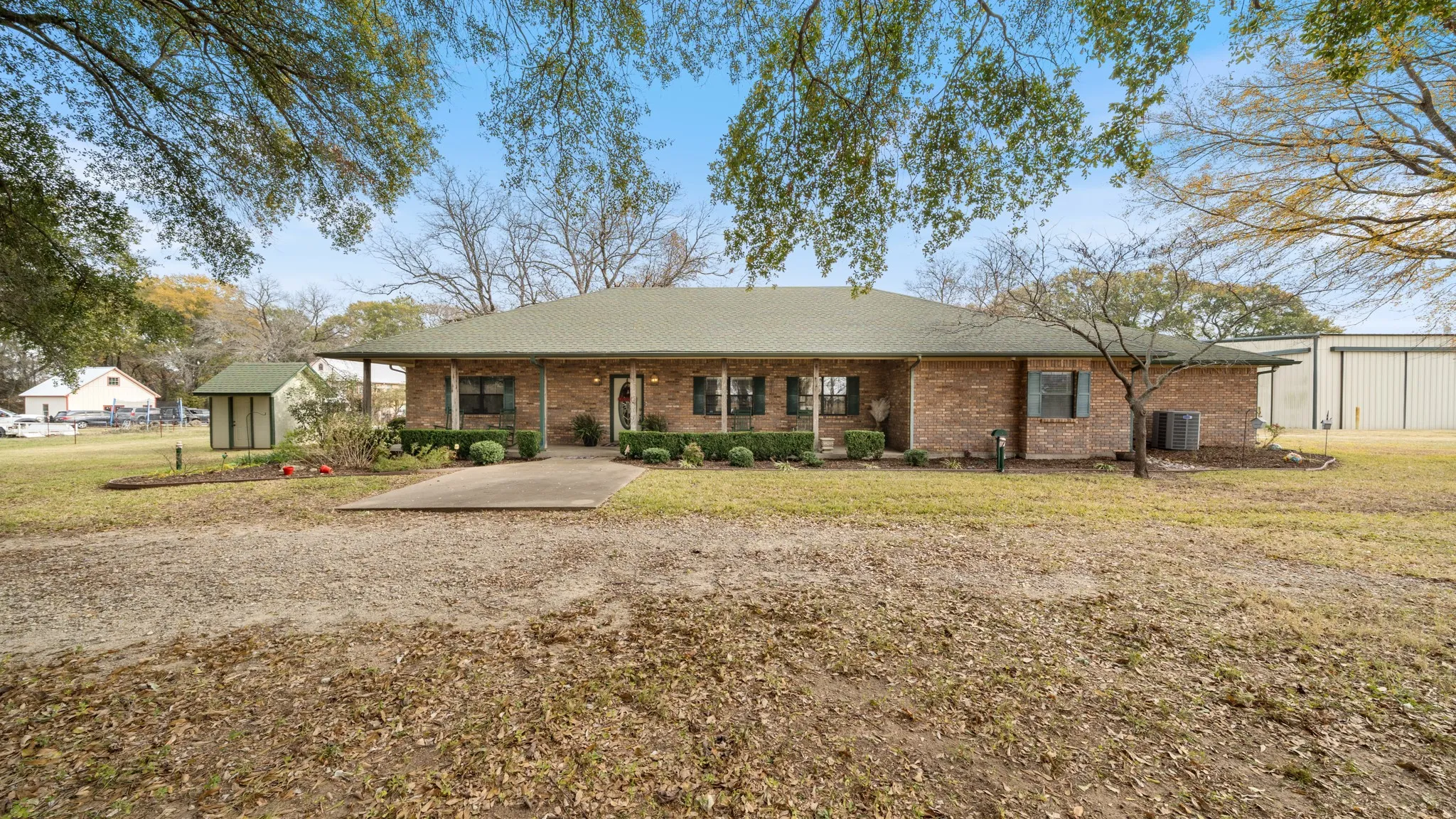 Single Family Residence For Sale in Kaufman County , 12525 County Road 4083, Scurry, Texas 75158, 3 Bedroom, 2 Bathroom, Garage spaces, 2,206 Sqft, built in 1996, mls#21308804, Real Estate Agent in Scurry, Homes For Sale in Kaufman county, Homes For Sale in Scurry, Realtor in Scurry Texas, Real Estate Brokerage Independent Realty Texas, Luminita Cordes Realtor