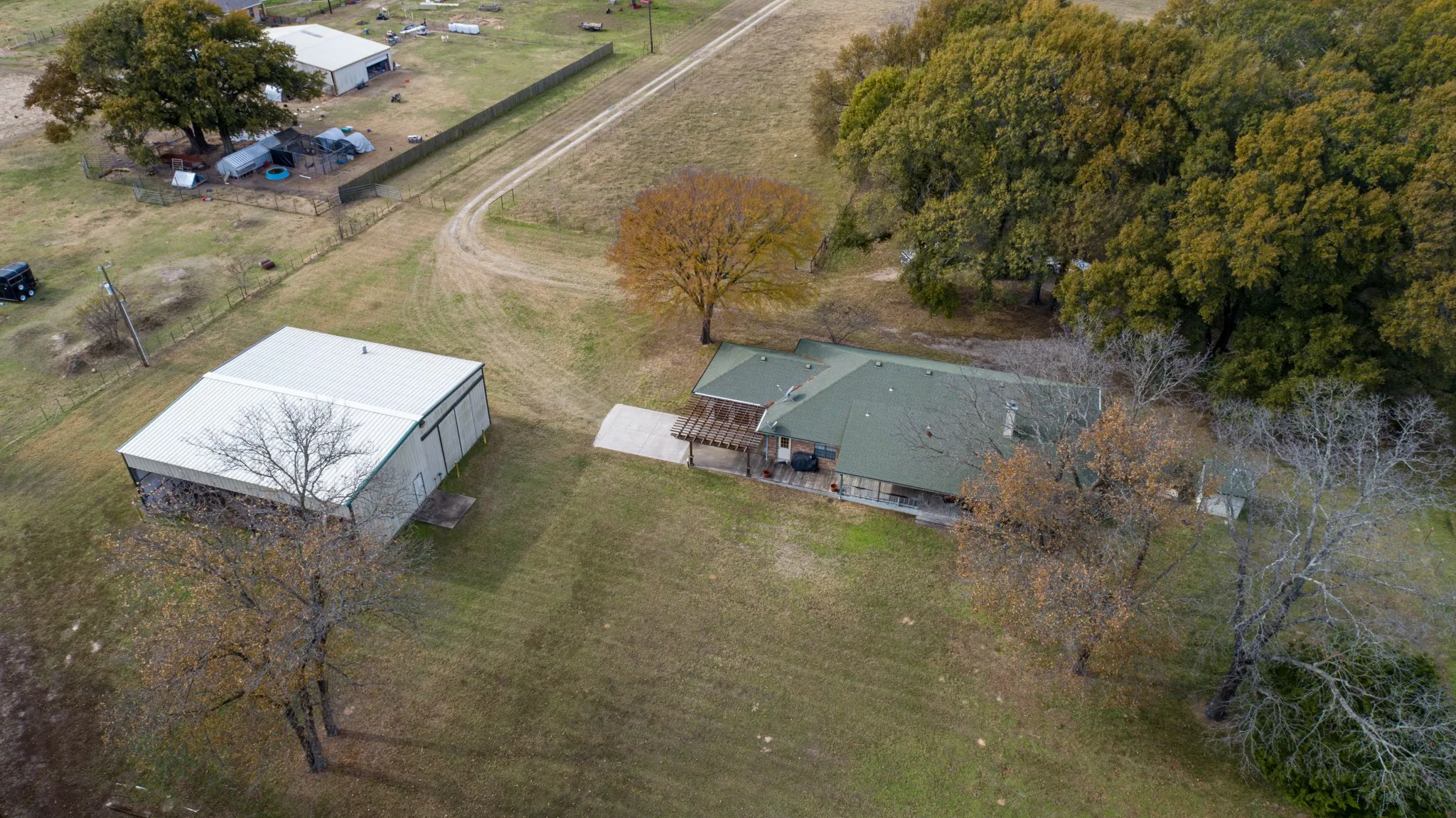 Single Family Residence For Sale in Kaufman County , 12525 County Road 4083, Scurry, Texas 75158, 3 Bedroom, 2 Bathroom, Garage spaces, 2,206 Sqft, built in 1996, mls#21308804, Real Estate Agent in Scurry, Homes For Sale in Kaufman county, Homes For Sale in Scurry, Realtor in Scurry Texas, Real Estate Brokerage Independent Realty Texas, Luminita Cordes Realtor