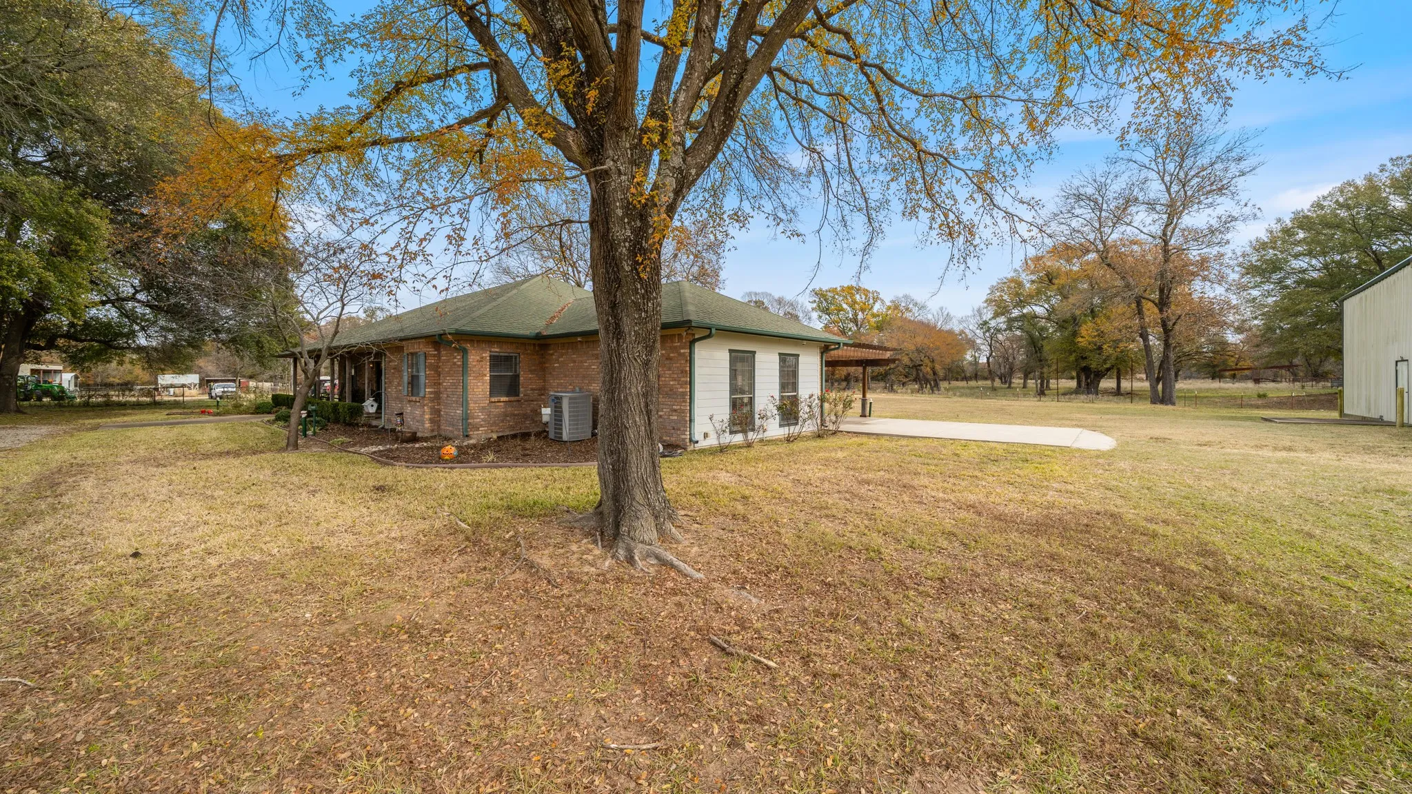 Single Family Residence For Sale in Kaufman County , 12525 County Road 4083, Scurry, Texas 75158, 3 Bedroom, 2 Bathroom, Garage spaces, 2,206 Sqft, built in 1996, mls#21308804, Real Estate Agent in Scurry, Homes For Sale in Kaufman county, Homes For Sale in Scurry, Realtor in Scurry Texas, Real Estate Brokerage Independent Realty Texas, Luminita Cordes Realtor