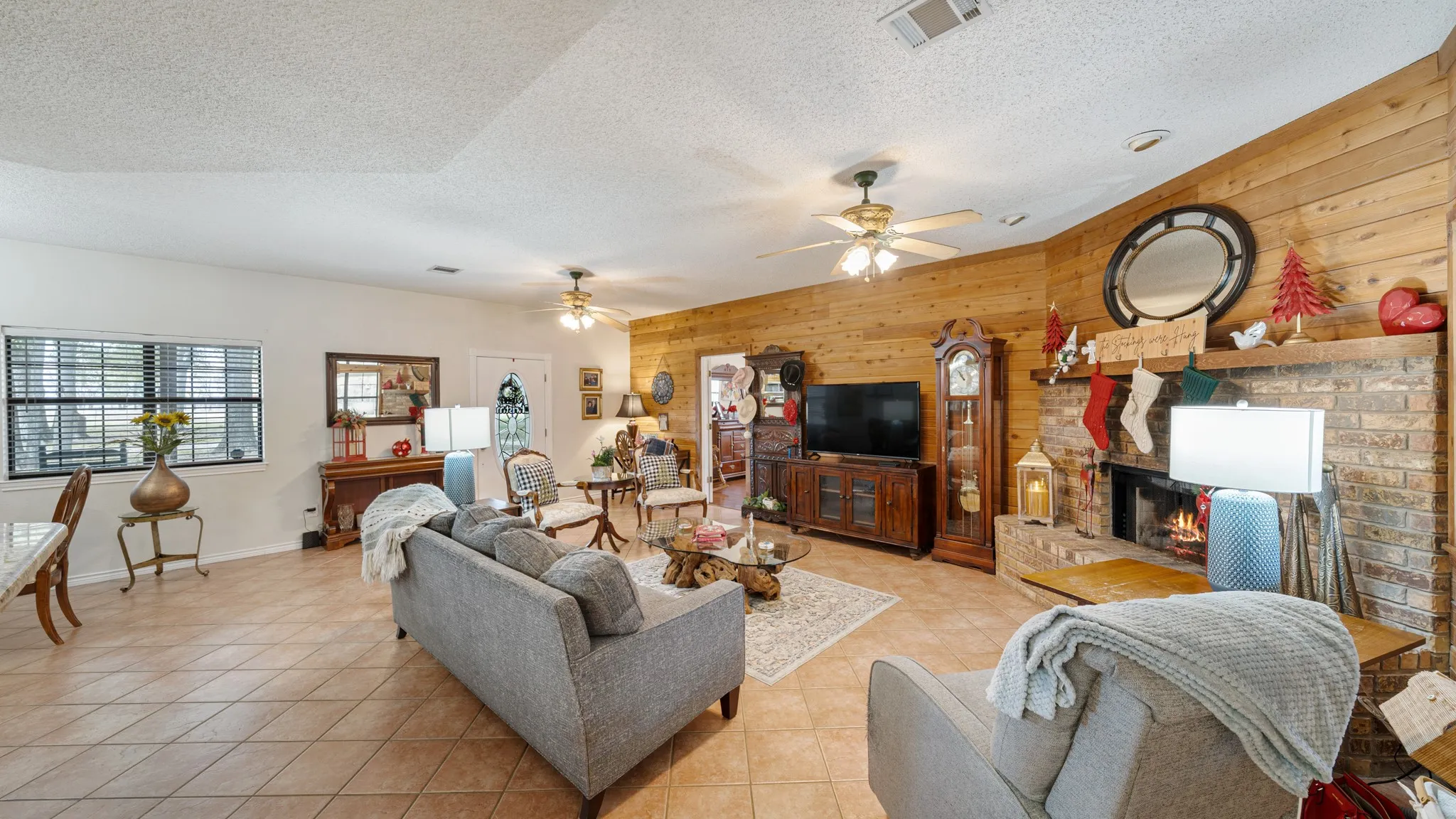 Single Family Residence For Sale in Kaufman County , 12525 County Road 4083, Scurry, Texas 75158, 3 Bedroom, 2 Bathroom, Garage spaces, 2,206 Sqft, built in 1996, mls#21308804, Real Estate Agent in Scurry, Homes For Sale in Kaufman county, Homes For Sale in Scurry, Realtor in Scurry Texas, Real Estate Brokerage Independent Realty Texas, Luminita Cordes Realtor