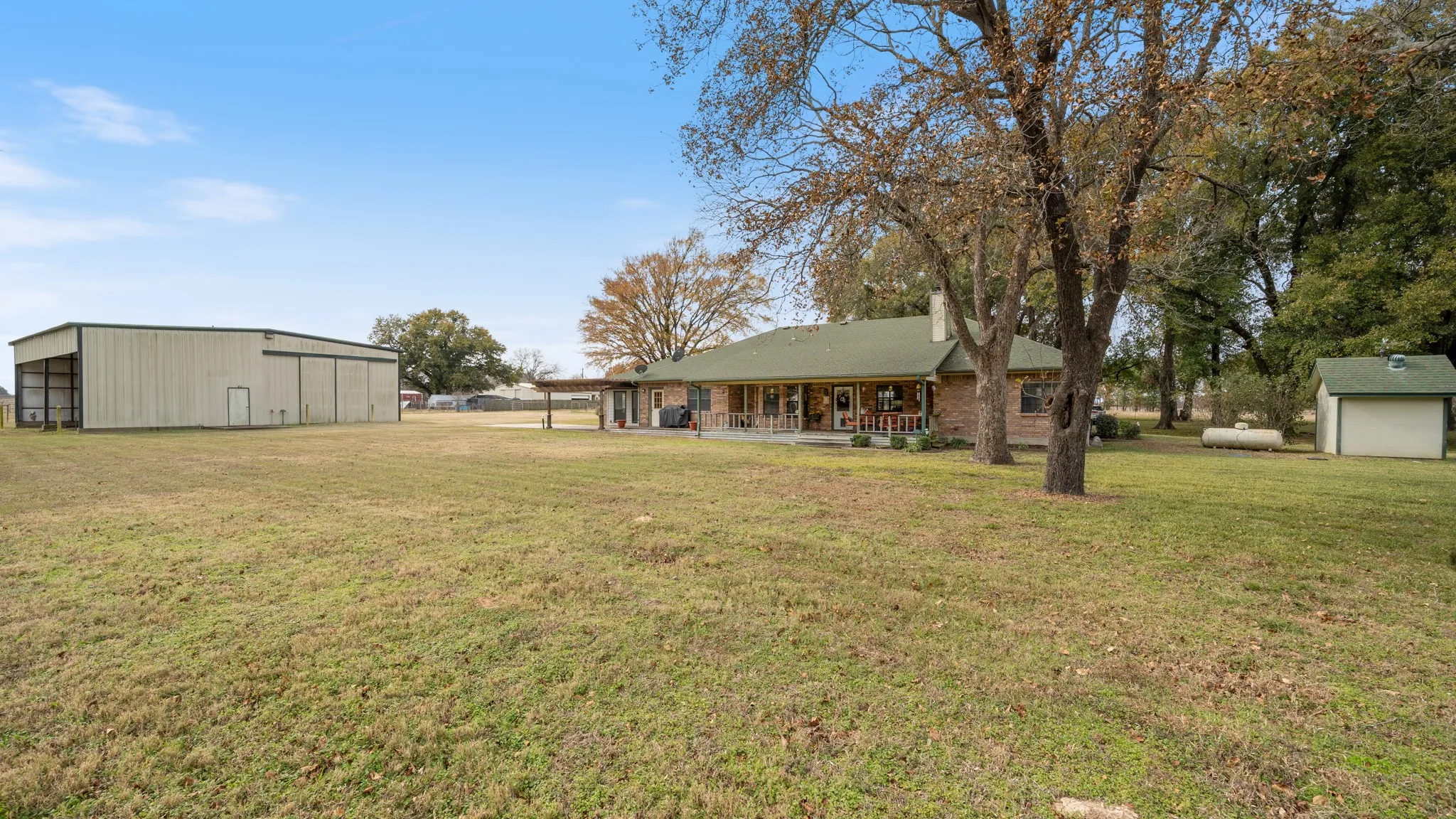 Single Family Residence For Sale in Kaufman County , 12525 County Road 4083, Scurry, Texas 75158, 3 Bedroom, 2 Bathroom, Garage spaces, 2,206 Sqft, built in 1996, mls#21308804, Real Estate Agent in Scurry, Homes For Sale in Kaufman county, Homes For Sale in Scurry, Realtor in Scurry Texas, Real Estate Brokerage Independent Realty Texas, Luminita Cordes Realtor
