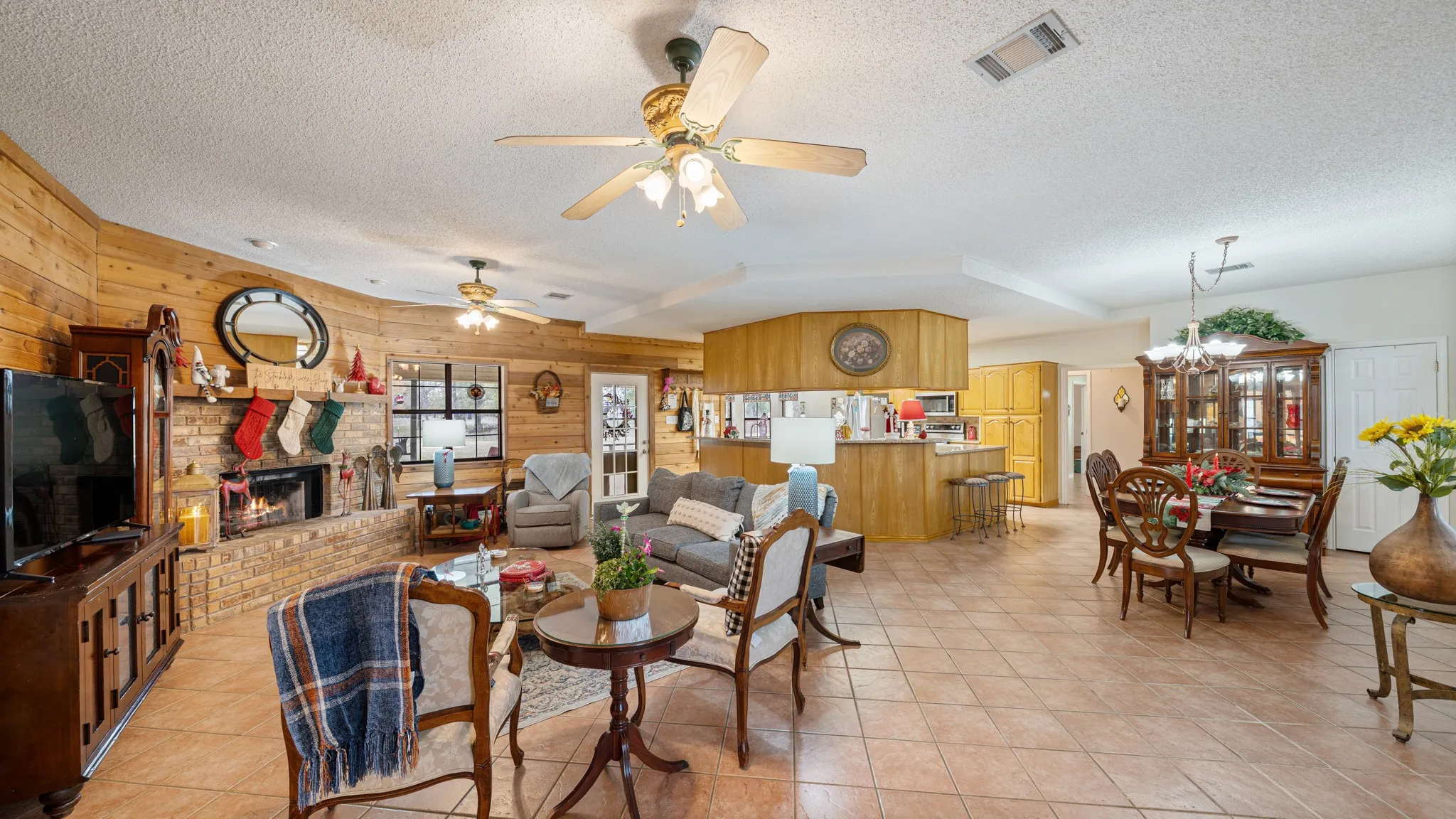 Single Family Residence For Sale in Kaufman County , 12525 County Road 4083, Scurry, Texas 75158, 3 Bedroom, 2 Bathroom, Garage spaces, 2,206 Sqft, built in 1996, mls#21308804, Real Estate Agent in Scurry, Homes For Sale in Kaufman county, Homes For Sale in Scurry, Realtor in Scurry Texas, Real Estate Brokerage Independent Realty Texas, Luminita Cordes Realtor