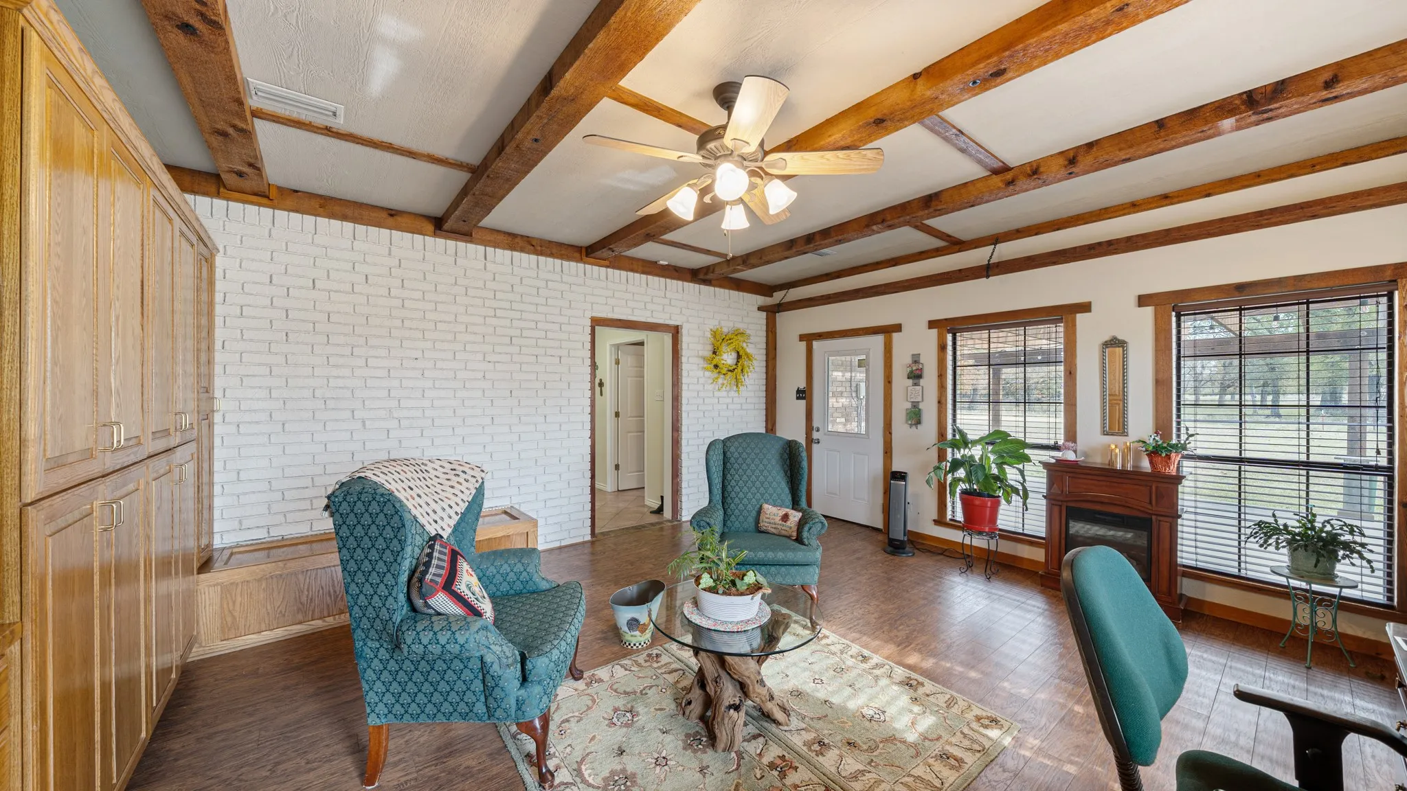 Single Family Residence For Sale in Kaufman County , 12525 County Road 4083, Scurry, Texas 75158, 3 Bedroom, 2 Bathroom, Garage spaces, 2,206 Sqft, built in 1996, mls#21308804, Real Estate Agent in Scurry, Homes For Sale in Kaufman county, Homes For Sale in Scurry, Realtor in Scurry Texas, Real Estate Brokerage Independent Realty Texas, Luminita Cordes Realtor