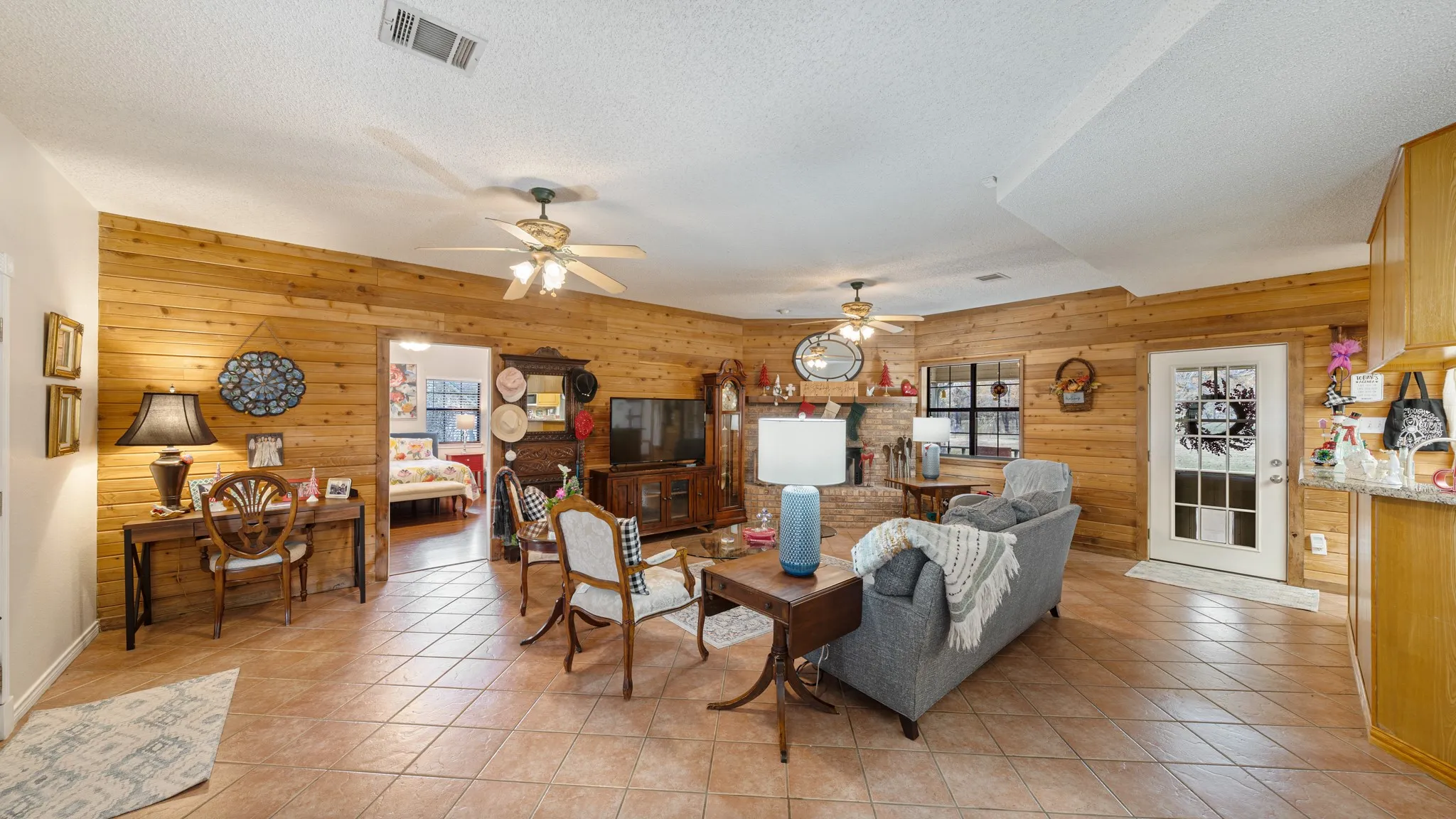 Single Family Residence For Sale in Kaufman County , 12525 County Road 4083, Scurry, Texas 75158, 3 Bedroom, 2 Bathroom, Garage spaces, 2,206 Sqft, built in 1996, mls#21308804, Real Estate Agent in Scurry, Homes For Sale in Kaufman county, Homes For Sale in Scurry, Realtor in Scurry Texas, Real Estate Brokerage Independent Realty Texas, Luminita Cordes Realtor