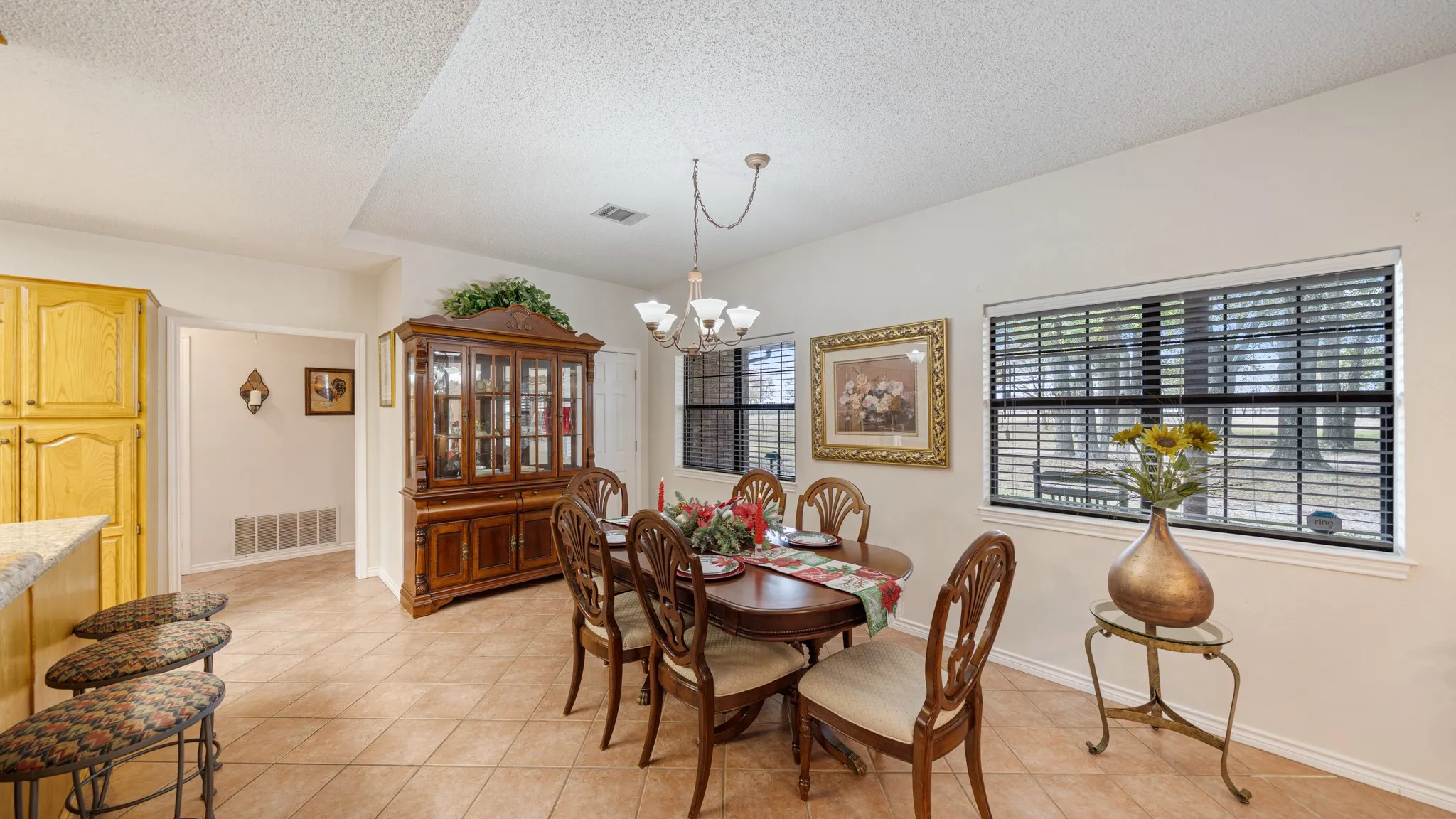 Single Family Residence For Sale in Kaufman County , 12525 County Road 4083, Scurry, Texas 75158, 3 Bedroom, 2 Bathroom, Garage spaces, 2,206 Sqft, built in 1996, mls#21308804, Real Estate Agent in Scurry, Homes For Sale in Kaufman county, Homes For Sale in Scurry, Realtor in Scurry Texas, Real Estate Brokerage Independent Realty Texas, Luminita Cordes Realtor