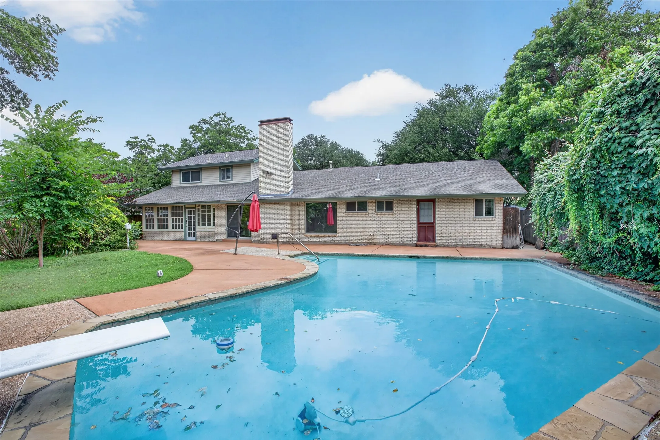 Single Family Residence For Sale in Tarrant County , 1608 Freeman Court, Arlington, Texas 76013, 3 Bedrooms, 3 Bathrooms, 2 Garage spaces, 2,401 Sqft, built in 1962, Price $385,000, mls#21308795, Real Estate Agent in Arlington, Homes For Sale in Tarrant county, Homes For Sale in Arlington, Realtor in Arlington Texas, Real Estate Brokerage Independent Realty Texas, Luminita Cordes Realtor