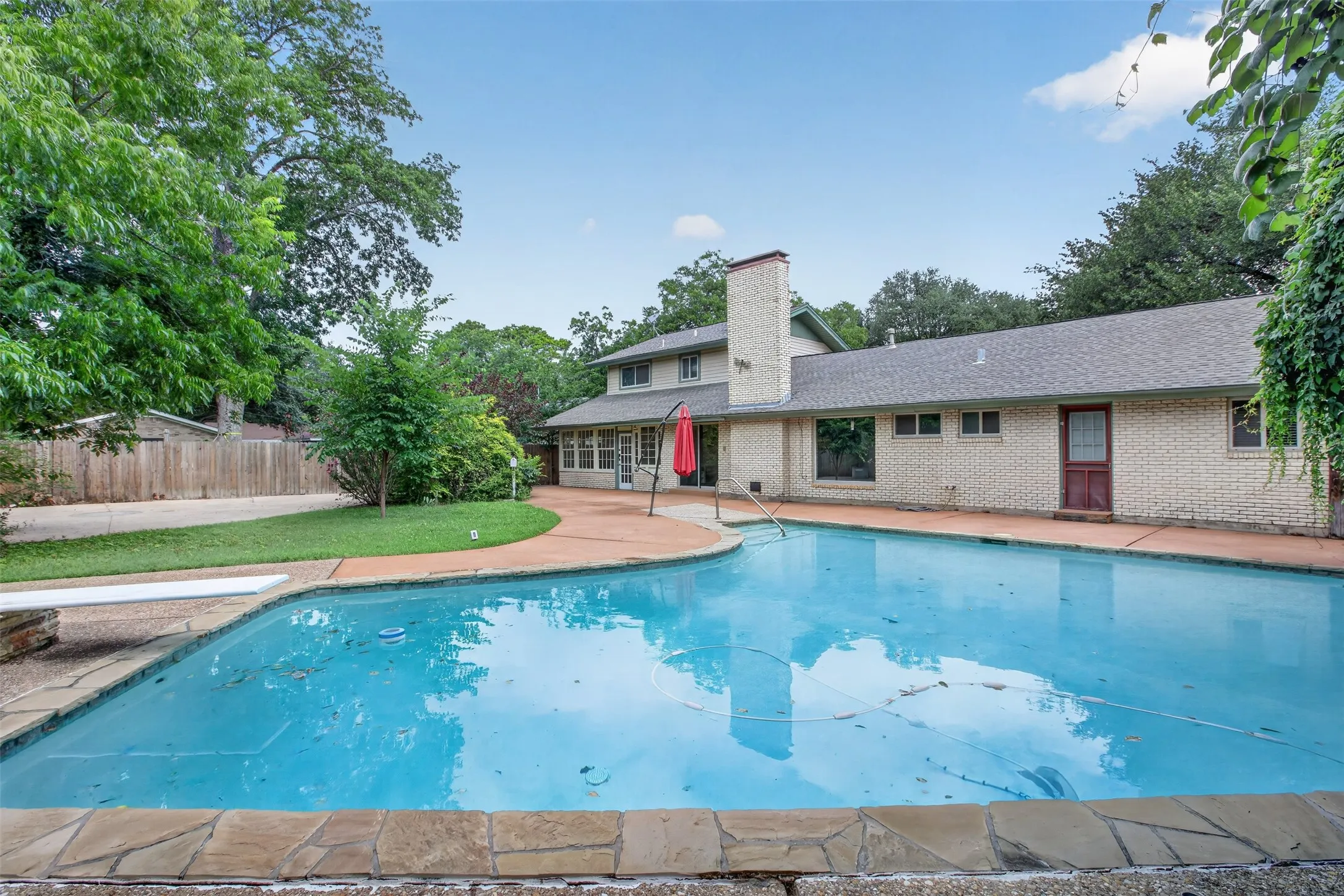 Single Family Residence For Sale in Tarrant County , 1608 Freeman Court, Arlington, Texas 76013, 3 Bedrooms, 3 Bathrooms, 2 Garage spaces, 2,401 Sqft, built in 1962, Price $385,000, mls#21308795, Real Estate Agent in Arlington, Homes For Sale in Tarrant county, Homes For Sale in Arlington, Realtor in Arlington Texas, Real Estate Brokerage Independent Realty Texas, Luminita Cordes Realtor