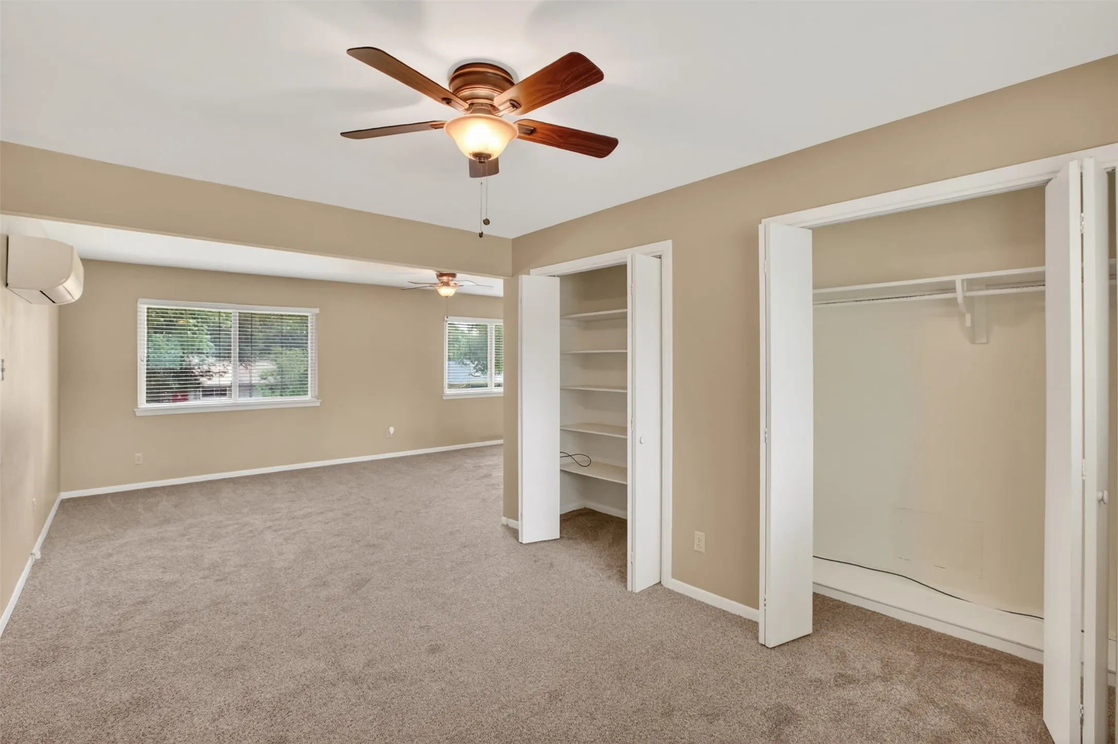 Single Family Residence For Sale in Tarrant County , 1608 Freeman Court, Arlington, Texas 76013, 3 Bedrooms, 3 Bathrooms, 2 Garage spaces, 2,401 Sqft, built in 1962, Price $385,000, mls#21308795, Real Estate Agent in Arlington, Homes For Sale in Tarrant county, Homes For Sale in Arlington, Realtor in Arlington Texas, Real Estate Brokerage Independent Realty Texas, Luminita Cordes Realtor