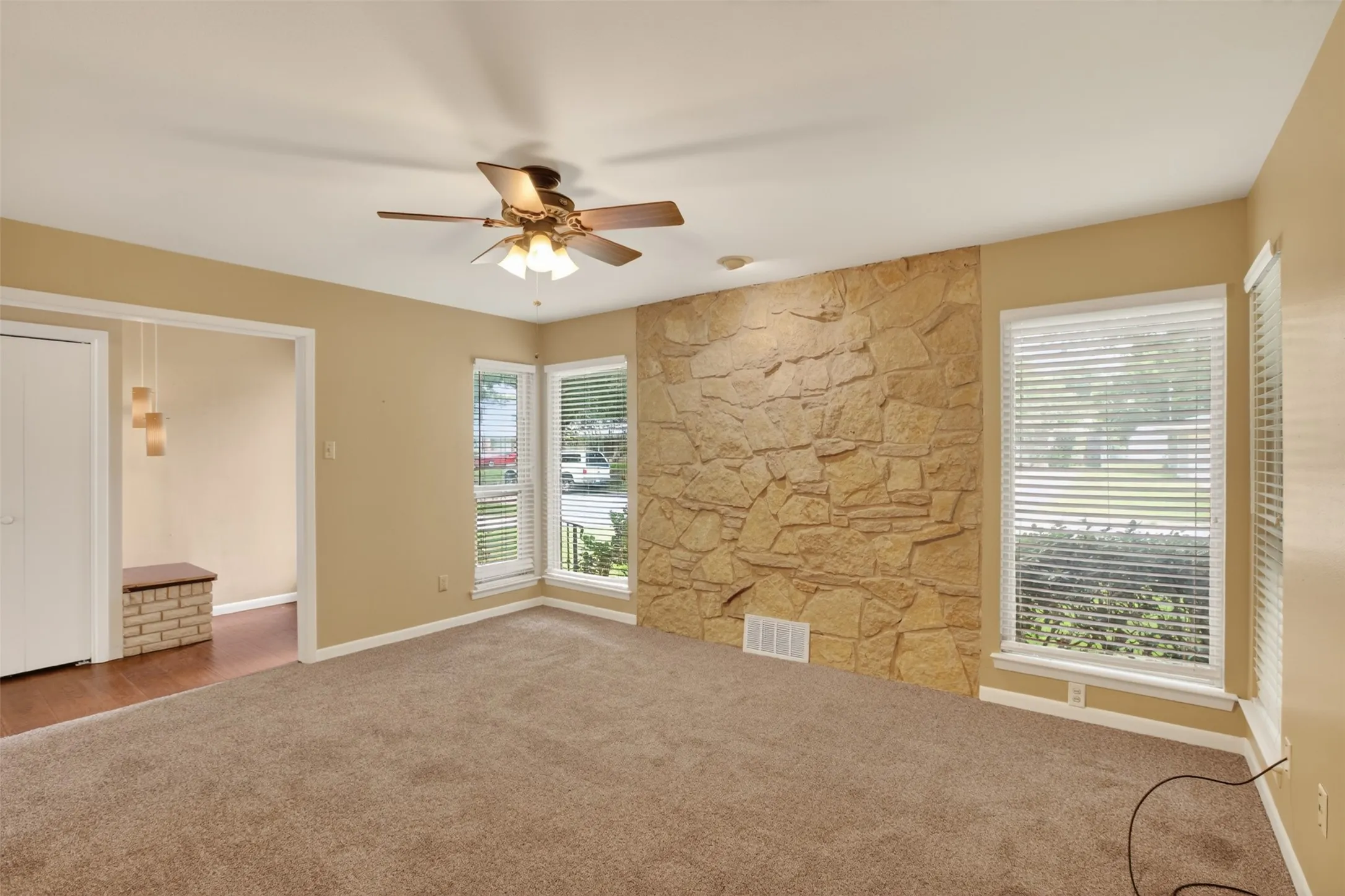 Single Family Residence For Sale in Tarrant County , 1608 Freeman Court, Arlington, Texas 76013, 3 Bedrooms, 3 Bathrooms, 2 Garage spaces, 2,401 Sqft, built in 1962, Price $385,000, mls#21308795, Real Estate Agent in Arlington, Homes For Sale in Tarrant county, Homes For Sale in Arlington, Realtor in Arlington Texas, Real Estate Brokerage Independent Realty Texas, Luminita Cordes Realtor