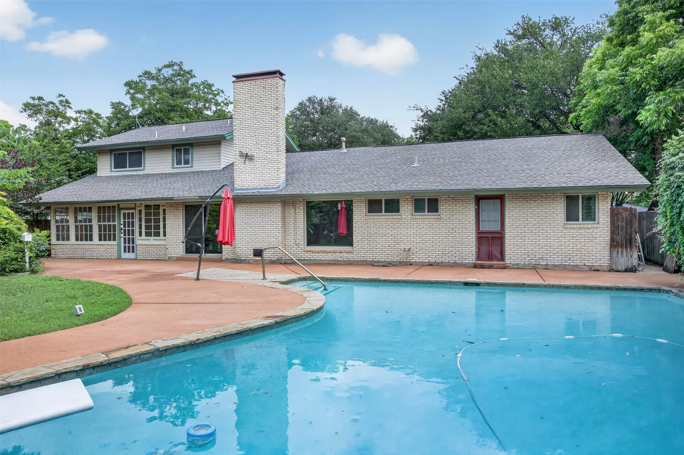 Single Family Residence For Sale in Tarrant County , 1608 Freeman Court, Arlington, Texas 76013, 3 Bedrooms, 3 Bathrooms, 2 Garage spaces, 2,401 Sqft, built in 1962, Price $385,000, mls#21308795, Real Estate Agent in Arlington, Homes For Sale in Tarrant county, Homes For Sale in Arlington, Realtor in Arlington Texas, Real Estate Brokerage Independent Realty Texas, Luminita Cordes Realtor