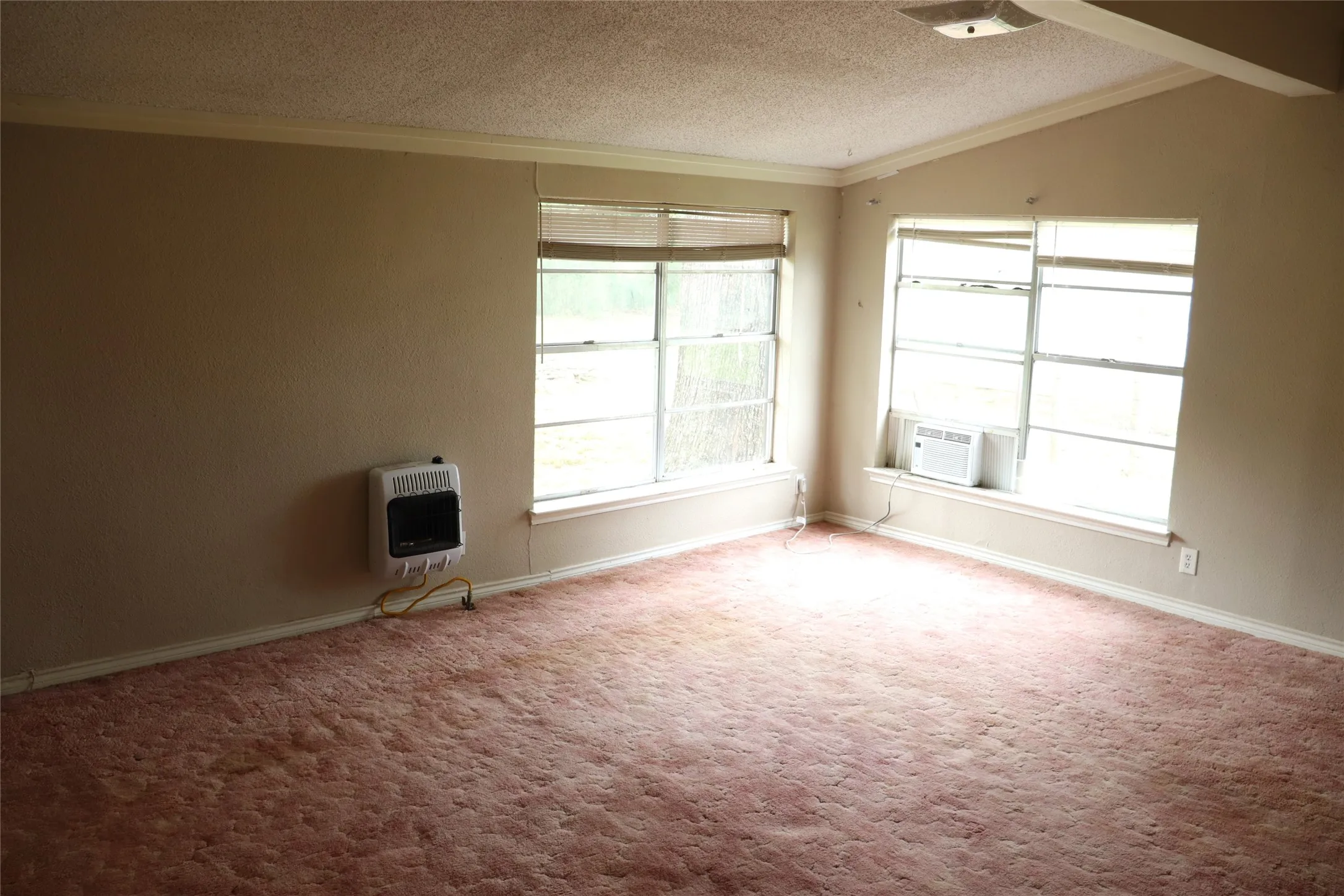 Single Family Residence For Sale in Hunt County , 4366 E Interstate 30, Campbell, Texas 75422, 3 Bedroom, 2 Bathroom, Garage spaces, 1,997 Sqft, built in 1965, Price $224,500, mls#21308205, Real Estate Agent in Campbell, Homes For Sale in Hunt county, Homes For Sale in Campbell, Realtor in Campbell Texas, Real Estate Brokerage Independent Realty Texas, Luminita Cordes Realtor