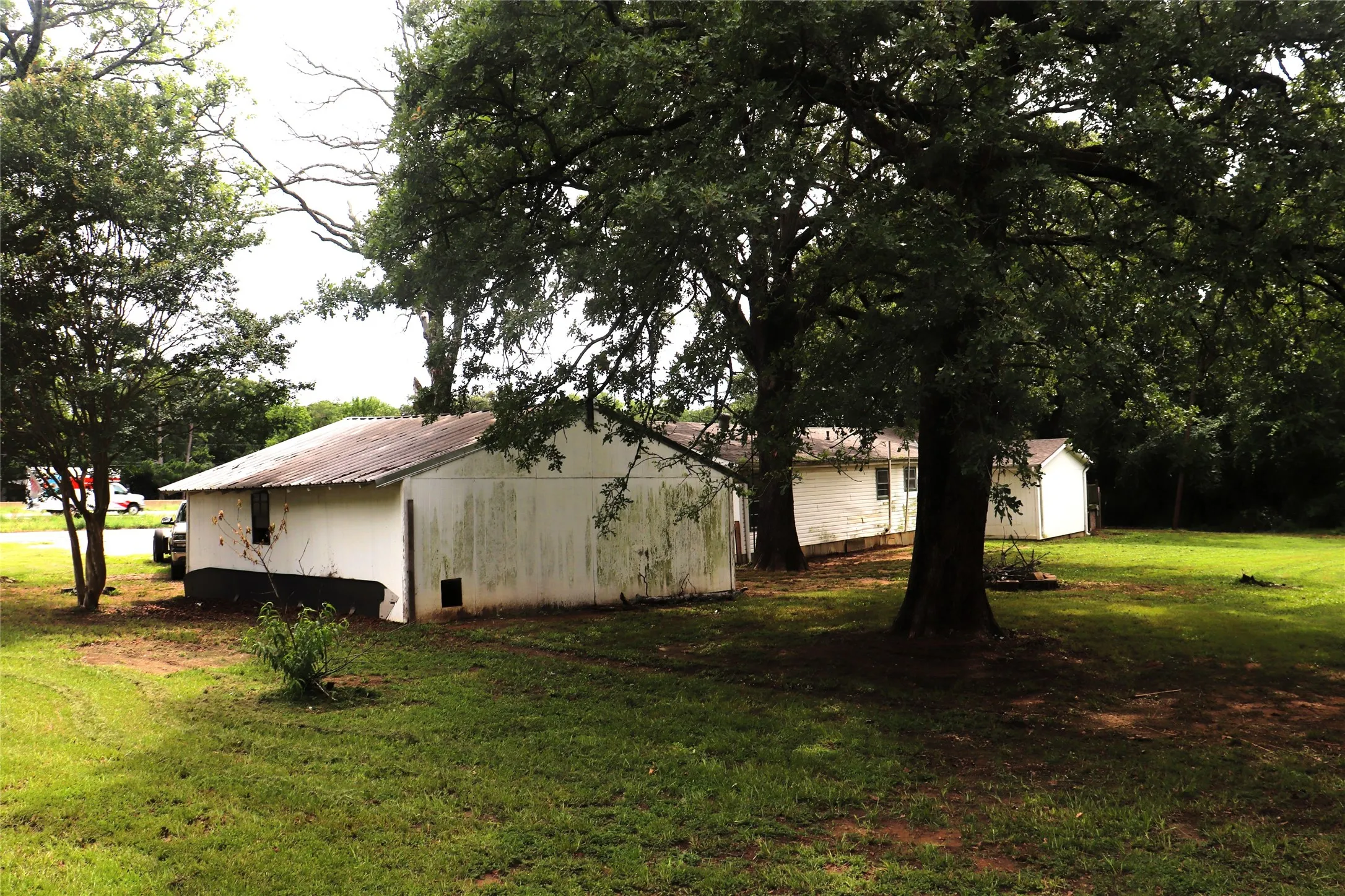 Single Family Residence For Sale in Hunt County , 4366 E Interstate 30, Campbell, Texas 75422, 3 Bedroom, 2 Bathroom, Garage spaces, 1,997 Sqft, built in 1965, Price $224,500, mls#21308205, Real Estate Agent in Campbell, Homes For Sale in Hunt county, Homes For Sale in Campbell, Realtor in Campbell Texas, Real Estate Brokerage Independent Realty Texas, Luminita Cordes Realtor