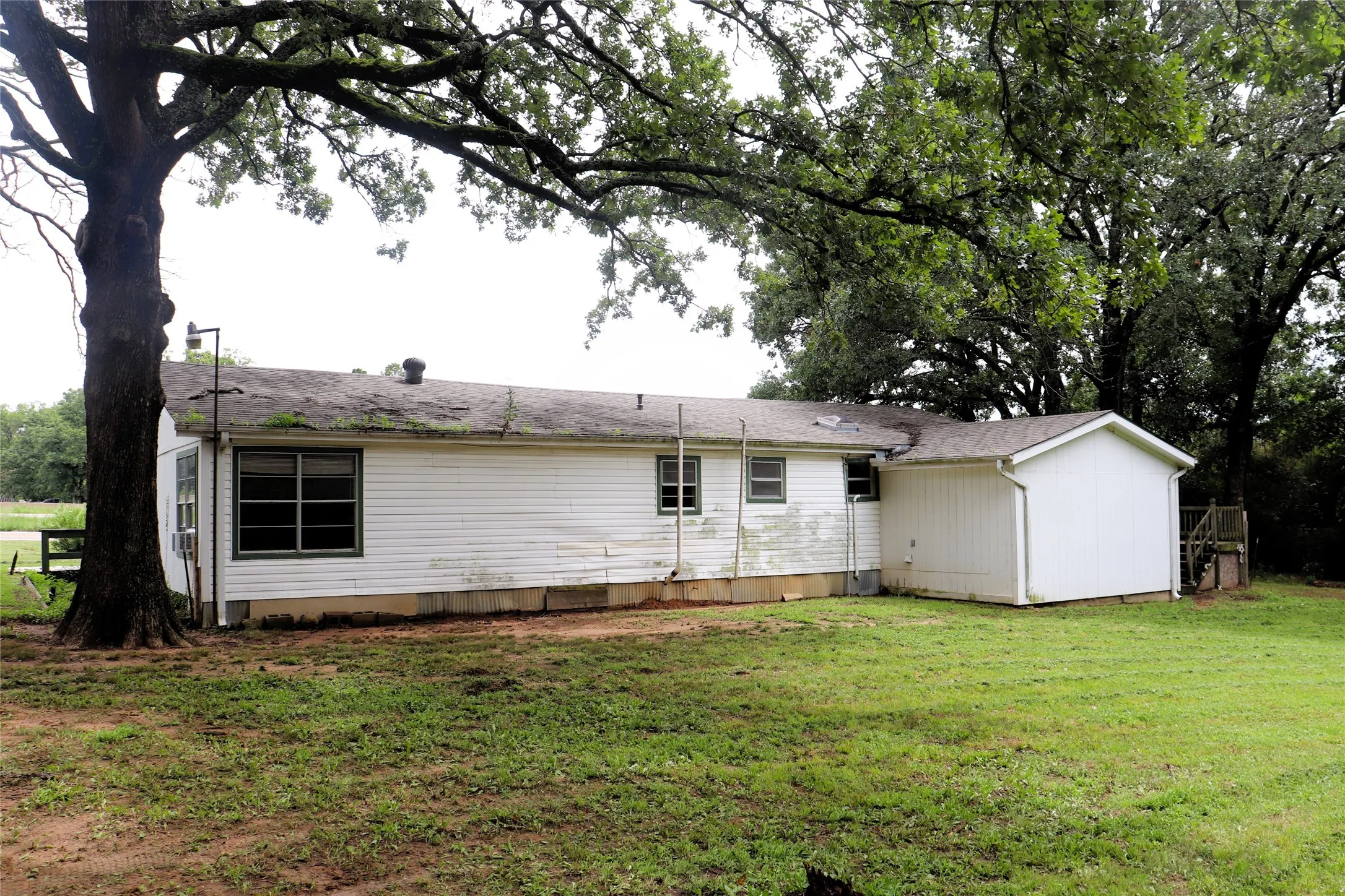 Single Family Residence For Sale in Hunt County , 4366 E Interstate 30, Campbell, Texas 75422, 3 Bedroom, 2 Bathroom, Garage spaces, 1,997 Sqft, built in 1965, Price $224,500, mls#21308205, Real Estate Agent in Campbell, Homes For Sale in Hunt county, Homes For Sale in Campbell, Realtor in Campbell Texas, Real Estate Brokerage Independent Realty Texas, Luminita Cordes Realtor