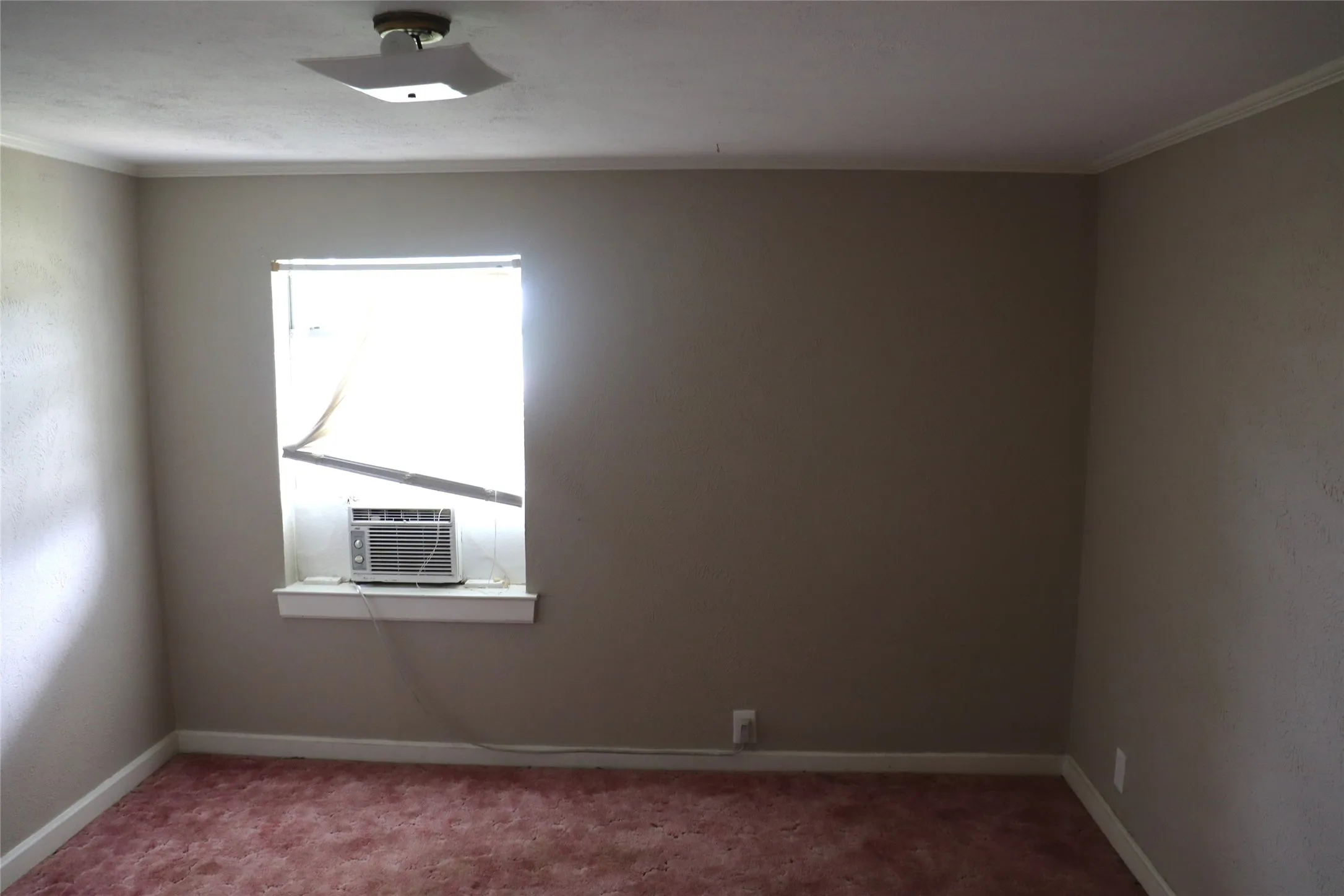 Single Family Residence For Sale in Hunt County , 4366 E Interstate 30, Campbell, Texas 75422, 3 Bedroom, 2 Bathroom, Garage spaces, 1,997 Sqft, built in 1965, Price $224,500, mls#21308205, Real Estate Agent in Campbell, Homes For Sale in Hunt county, Homes For Sale in Campbell, Realtor in Campbell Texas, Real Estate Brokerage Independent Realty Texas, Luminita Cordes Realtor