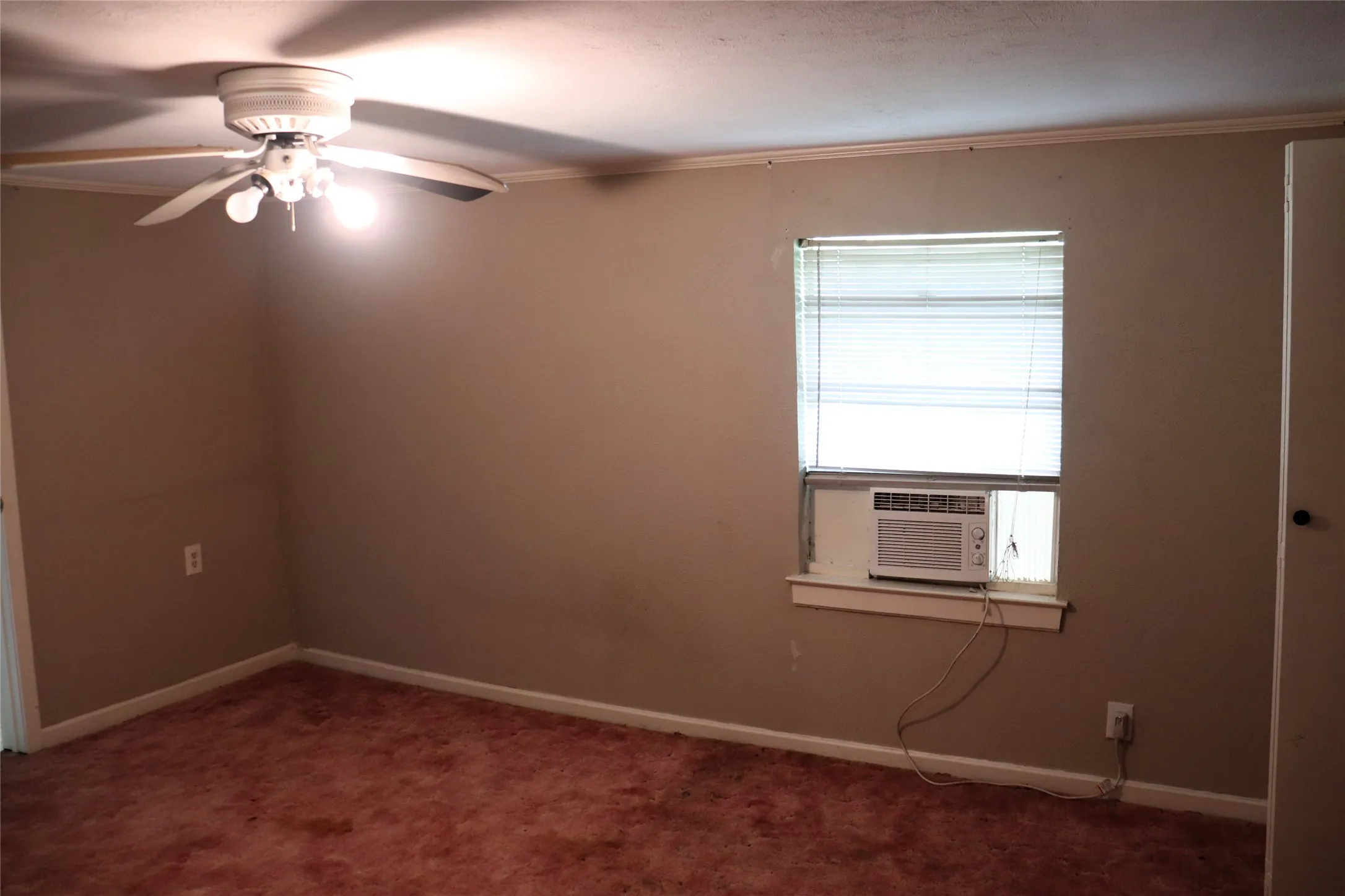 Single Family Residence For Sale in Hunt County , 4366 E Interstate 30, Campbell, Texas 75422, 3 Bedroom, 2 Bathroom, Garage spaces, 1,997 Sqft, built in 1965, Price $224,500, mls#21308205, Real Estate Agent in Campbell, Homes For Sale in Hunt county, Homes For Sale in Campbell, Realtor in Campbell Texas, Real Estate Brokerage Independent Realty Texas, Luminita Cordes Realtor