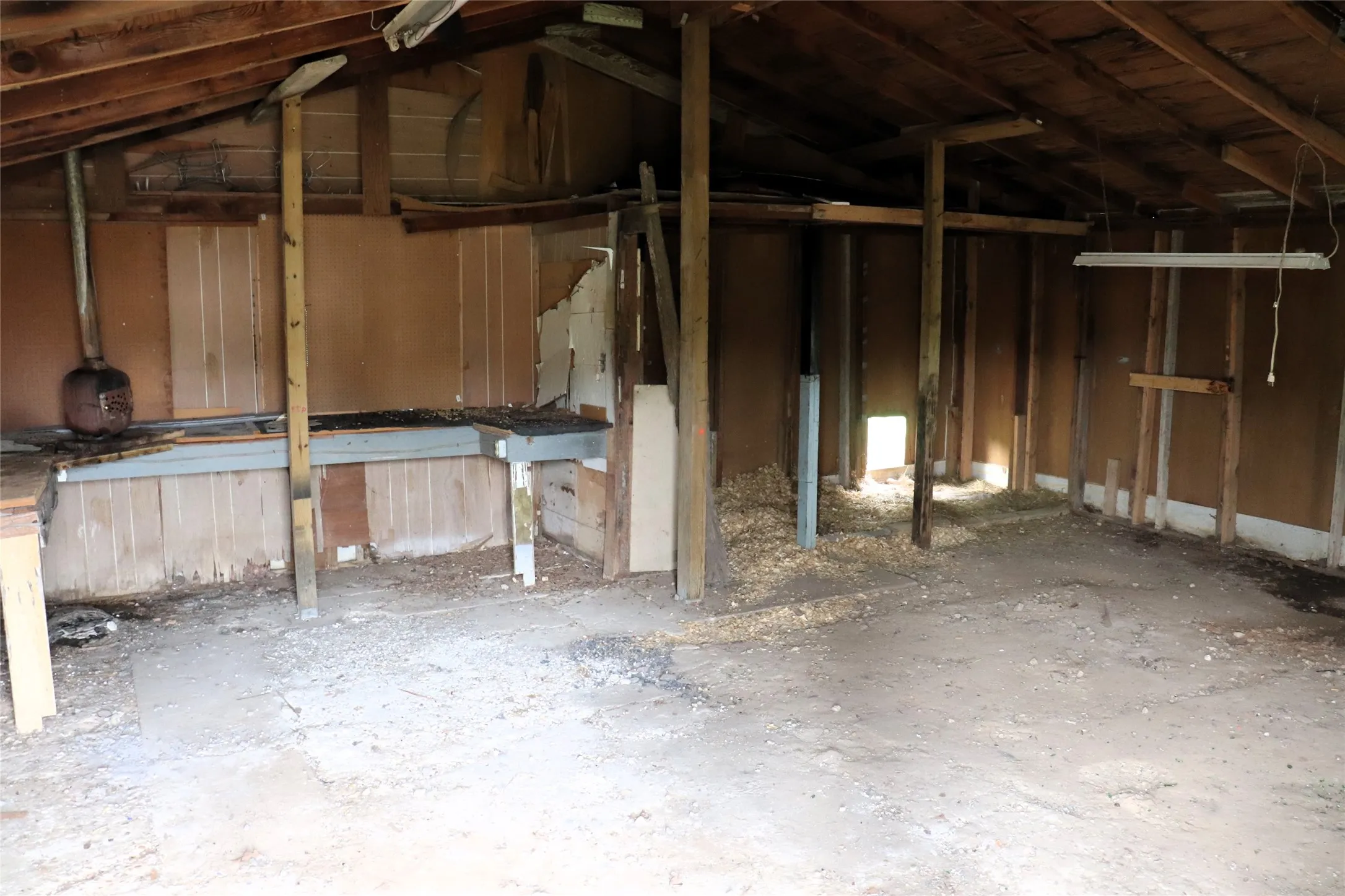 Single Family Residence For Sale in Hunt County , 4366 E Interstate 30, Campbell, Texas 75422, 3 Bedroom, 2 Bathroom, Garage spaces, 1,997 Sqft, built in 1965, Price $224,500, mls#21308205, Real Estate Agent in Campbell, Homes For Sale in Hunt county, Homes For Sale in Campbell, Realtor in Campbell Texas, Real Estate Brokerage Independent Realty Texas, Luminita Cordes Realtor