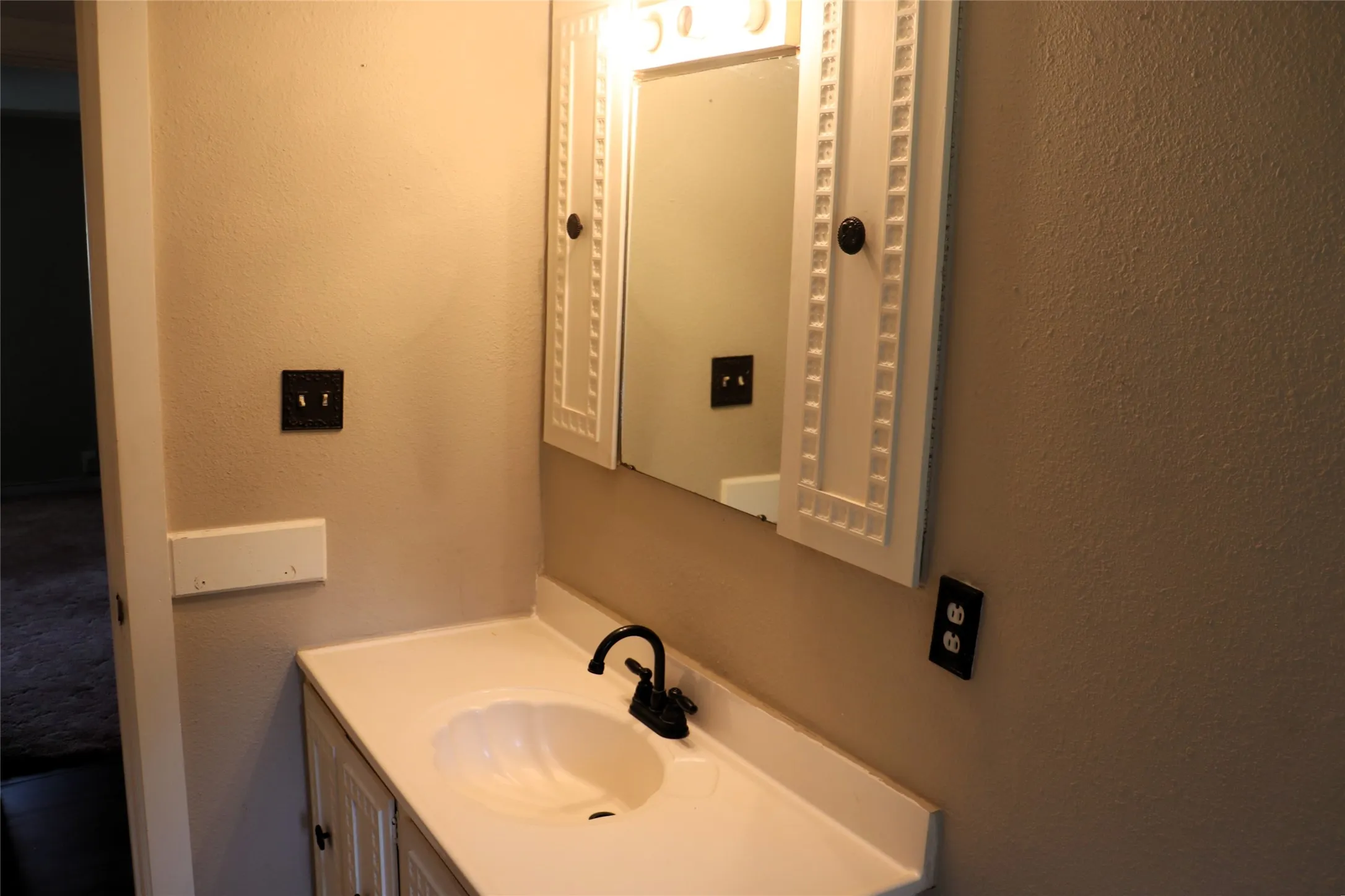 Single Family Residence For Sale in Hunt County , 4366 E Interstate 30, Campbell, Texas 75422, 3 Bedroom, 2 Bathroom, Garage spaces, 1,997 Sqft, built in 1965, Price $224,500, mls#21308205, Real Estate Agent in Campbell, Homes For Sale in Hunt county, Homes For Sale in Campbell, Realtor in Campbell Texas, Real Estate Brokerage Independent Realty Texas, Luminita Cordes Realtor