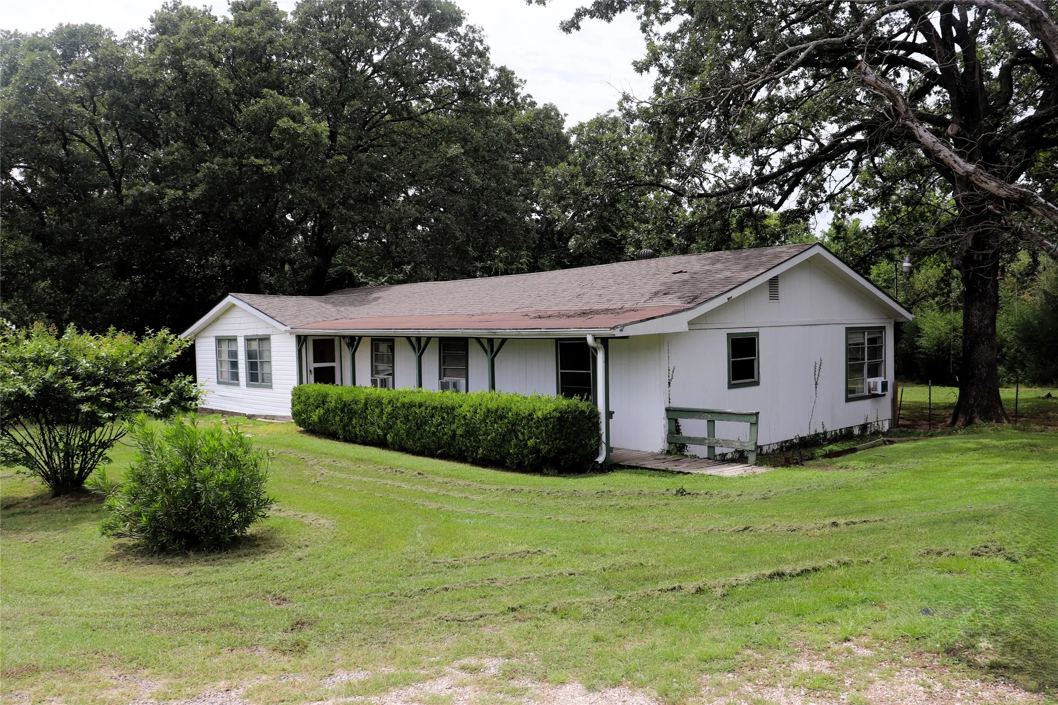 Single Family Residence For Sale in Hunt County , 4366 E Interstate 30, Campbell, Texas 75422, 3 Bedroom, 2 Bathroom, Garage spaces, 1,997 Sqft, built in 1965, Price $224,500, mls#21308205, Real Estate Agent in Campbell, Homes For Sale in Hunt county, Homes For Sale in Campbell, Realtor in Campbell Texas, Real Estate Brokerage Independent Realty Texas, Luminita Cordes Realtor