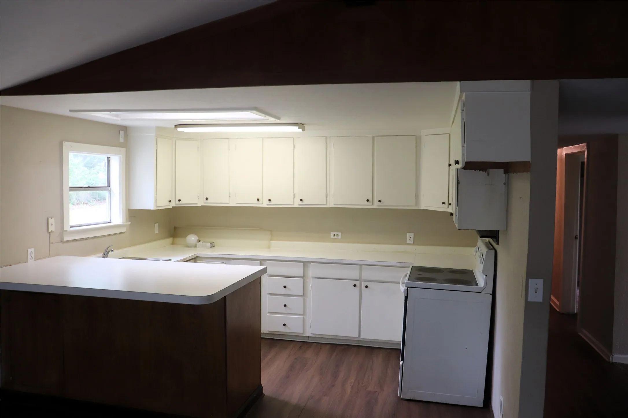 Single Family Residence For Sale in Hunt County , 4366 E Interstate 30, Campbell, Texas 75422, 3 Bedroom, 2 Bathroom, Garage spaces, 1,997 Sqft, built in 1965, Price $224,500, mls#21308205, Real Estate Agent in Campbell, Homes For Sale in Hunt county, Homes For Sale in Campbell, Realtor in Campbell Texas, Real Estate Brokerage Independent Realty Texas, Luminita Cordes Realtor