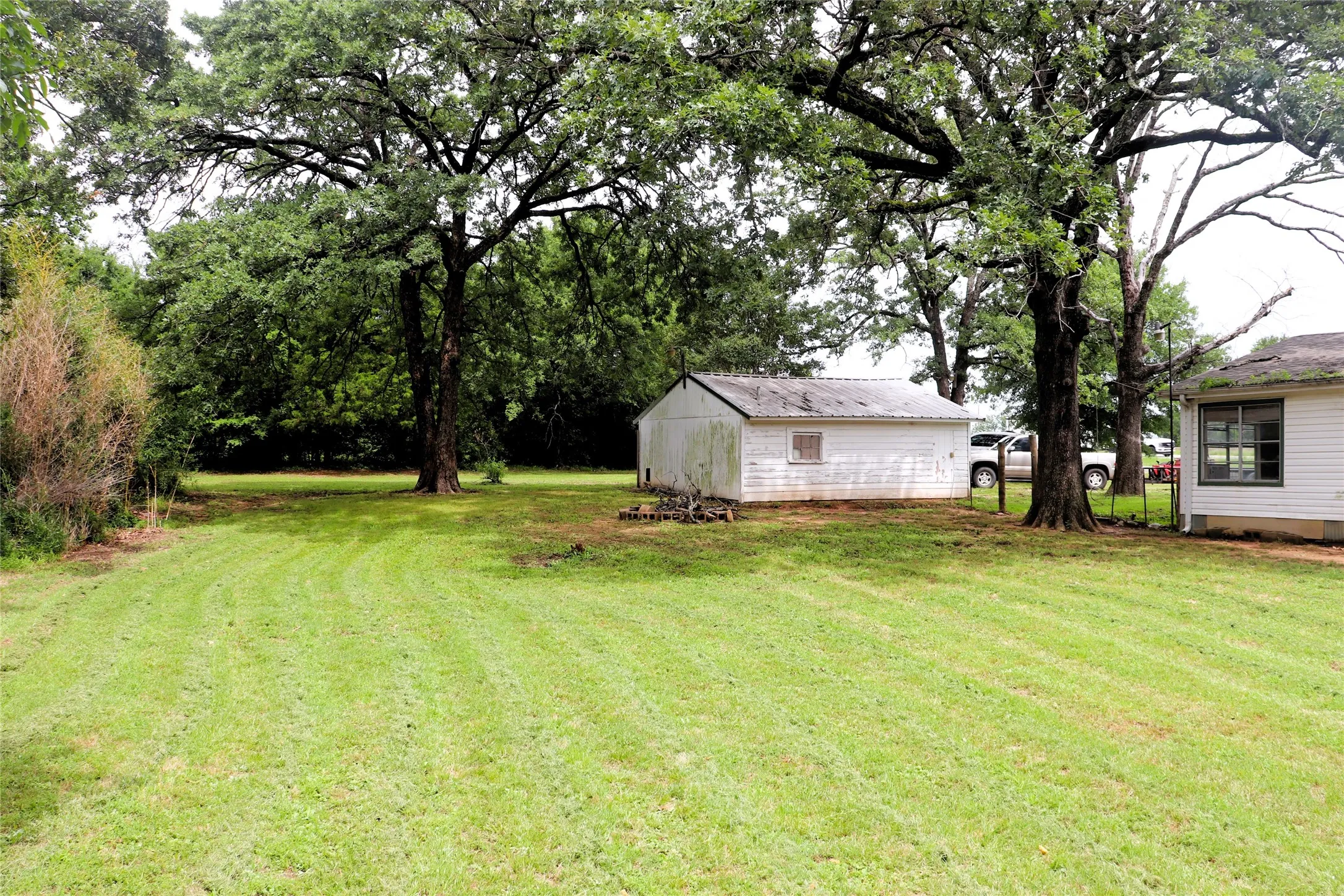 Single Family Residence For Sale in Hunt County , 4366 E Interstate 30, Campbell, Texas 75422, 3 Bedroom, 2 Bathroom, Garage spaces, 1,997 Sqft, built in 1965, Price $224,500, mls#21308205, Real Estate Agent in Campbell, Homes For Sale in Hunt county, Homes For Sale in Campbell, Realtor in Campbell Texas, Real Estate Brokerage Independent Realty Texas, Luminita Cordes Realtor