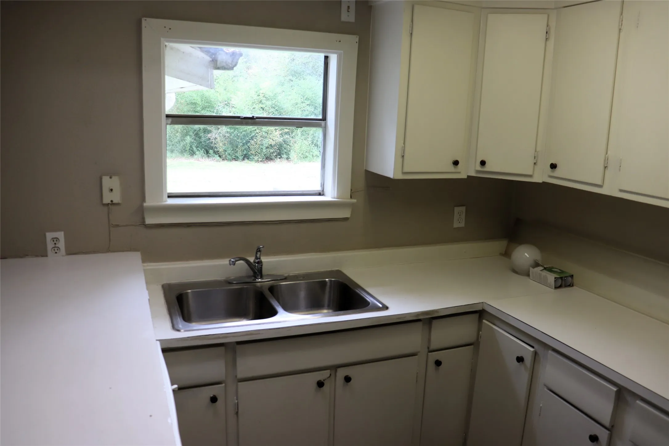 Single Family Residence For Sale in Hunt County , 4366 E Interstate 30, Campbell, Texas 75422, 3 Bedroom, 2 Bathroom, Garage spaces, 1,997 Sqft, built in 1965, Price $224,500, mls#21308205, Real Estate Agent in Campbell, Homes For Sale in Hunt county, Homes For Sale in Campbell, Realtor in Campbell Texas, Real Estate Brokerage Independent Realty Texas, Luminita Cordes Realtor
