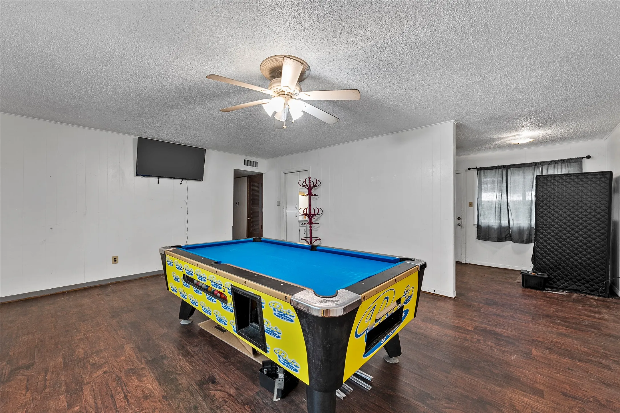 Single Family Residence For Sale in Limestone County , 406 S Narcissus, Kosse, Texas 76653, 2 Bedroom, 1 Bathroom, Garage spaces, 1,000 Sqft, built in 1976, mls#21308797, Real Estate Agent in Kosse, Homes For Sale in Limestone county, Homes For Sale in Kosse, Realtor in Kosse Texas, Real Estate Brokerage Independent Realty Texas, Luminita Cordes Realtor