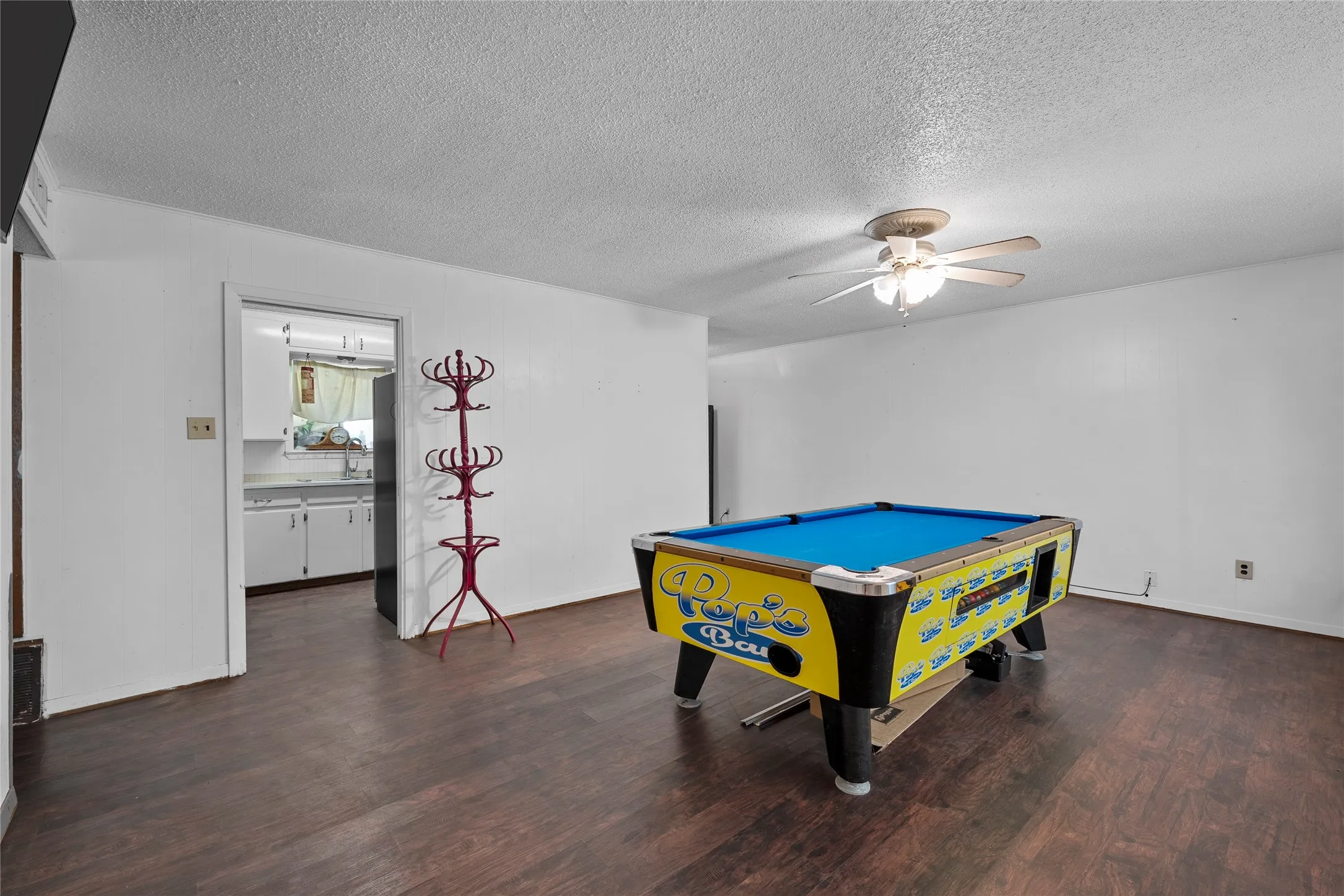 Single Family Residence For Sale in Limestone County , 406 S Narcissus, Kosse, Texas 76653, 2 Bedroom, 1 Bathroom, Garage spaces, 1,000 Sqft, built in 1976, mls#21308797, Real Estate Agent in Kosse, Homes For Sale in Limestone county, Homes For Sale in Kosse, Realtor in Kosse Texas, Real Estate Brokerage Independent Realty Texas, Luminita Cordes Realtor