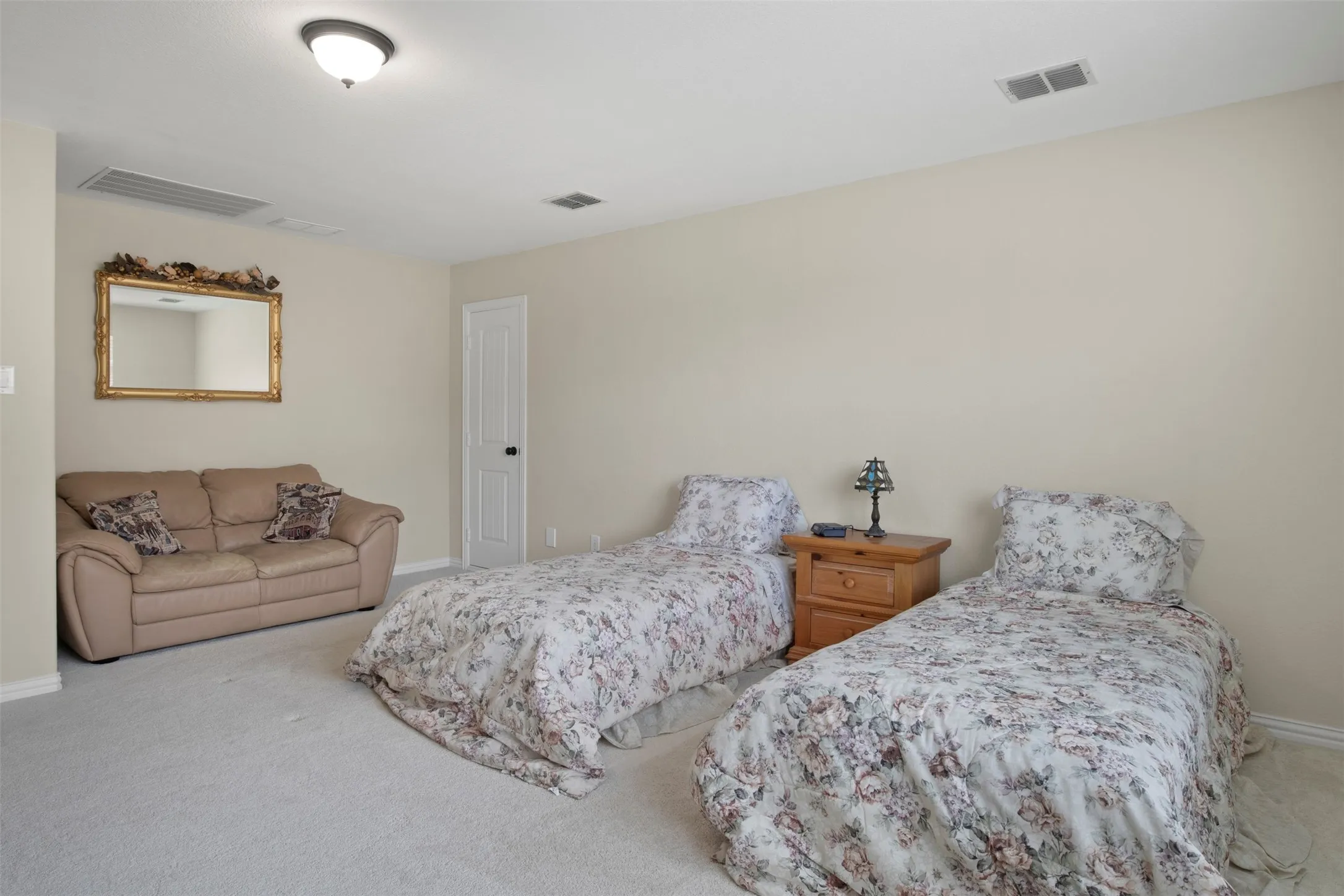 Single Family Residence For Sale in Collin County , 804 Meadowlark Drive, Murphy, Texas 75094, 5 Bedroom, 4 Bathroom, 3 Garage spaces, 4,135 Sqft, built in 2008, mls#21299517, Real Estate Agent in Murphy, Homes For Sale in Collin county, Homes For Sale in Murphy, Realtor in Murphy Texas, Real Estate Brokerage Independent Realty Texas, Luminita Cordes Realtor